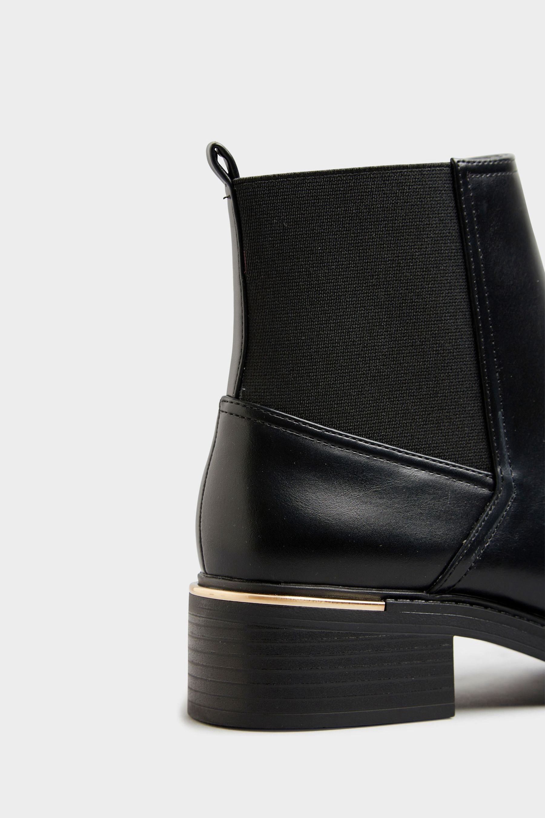 Chelsea boots best sale with metal trim