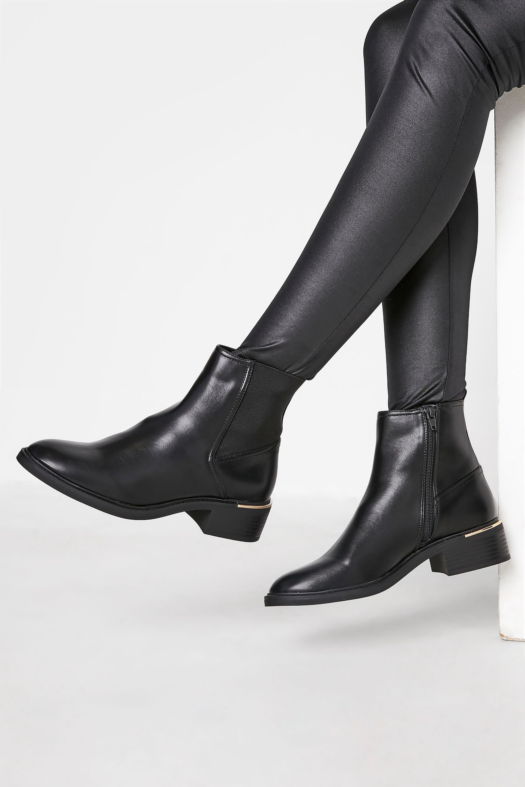 Metal trim discount chelsea boots