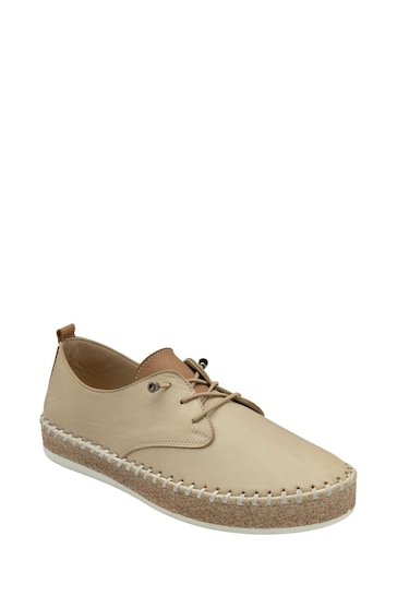 Lotus Natural Lace-Up Round-Toe Shoes