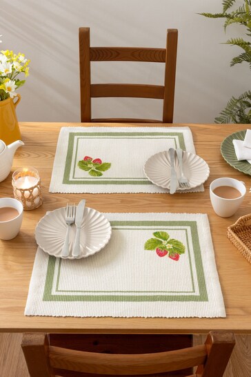 Evans Lichfield Green Strawberry Set Of Table Placemats 46x36cm
