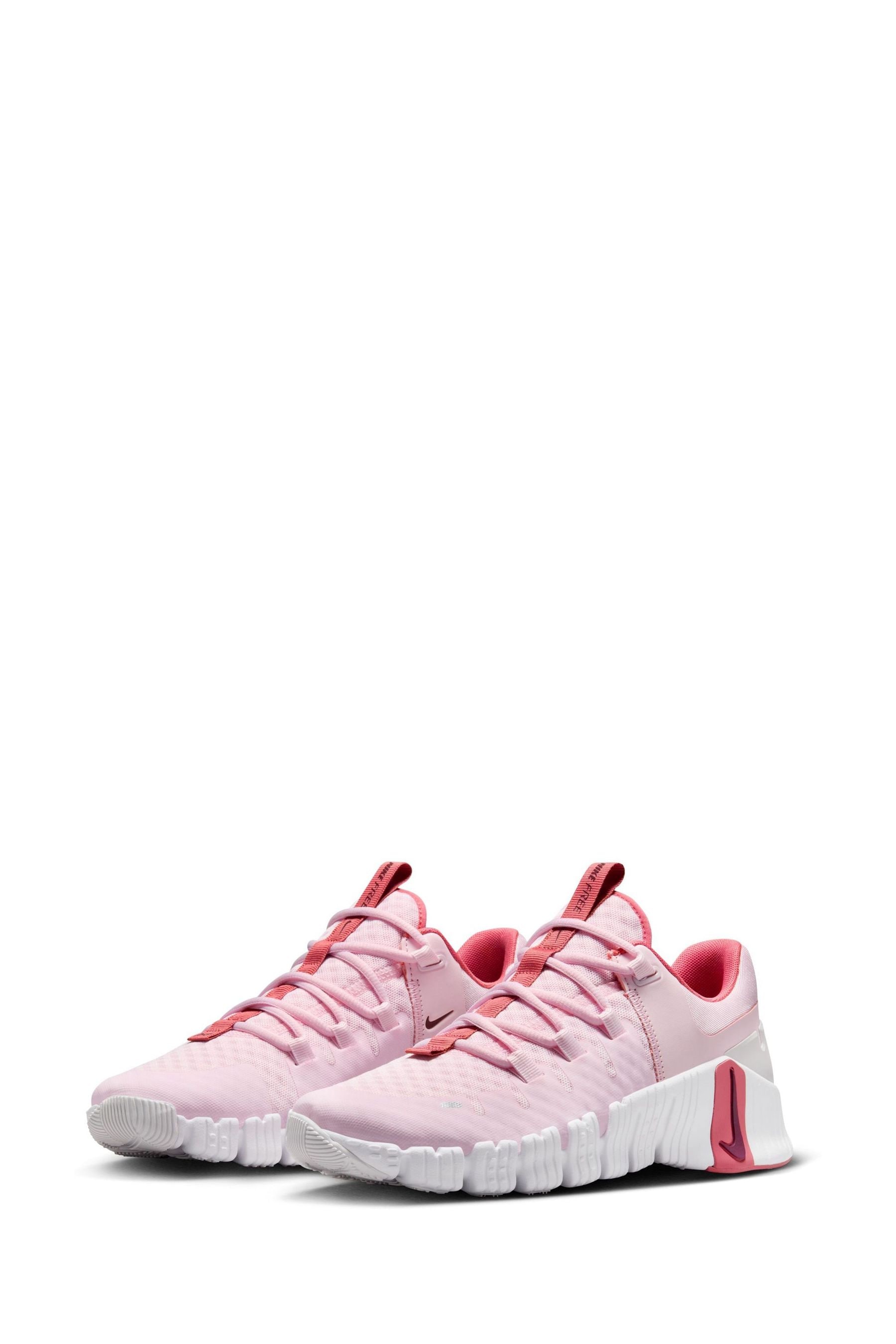 Baby pink trainers nike hot sale
