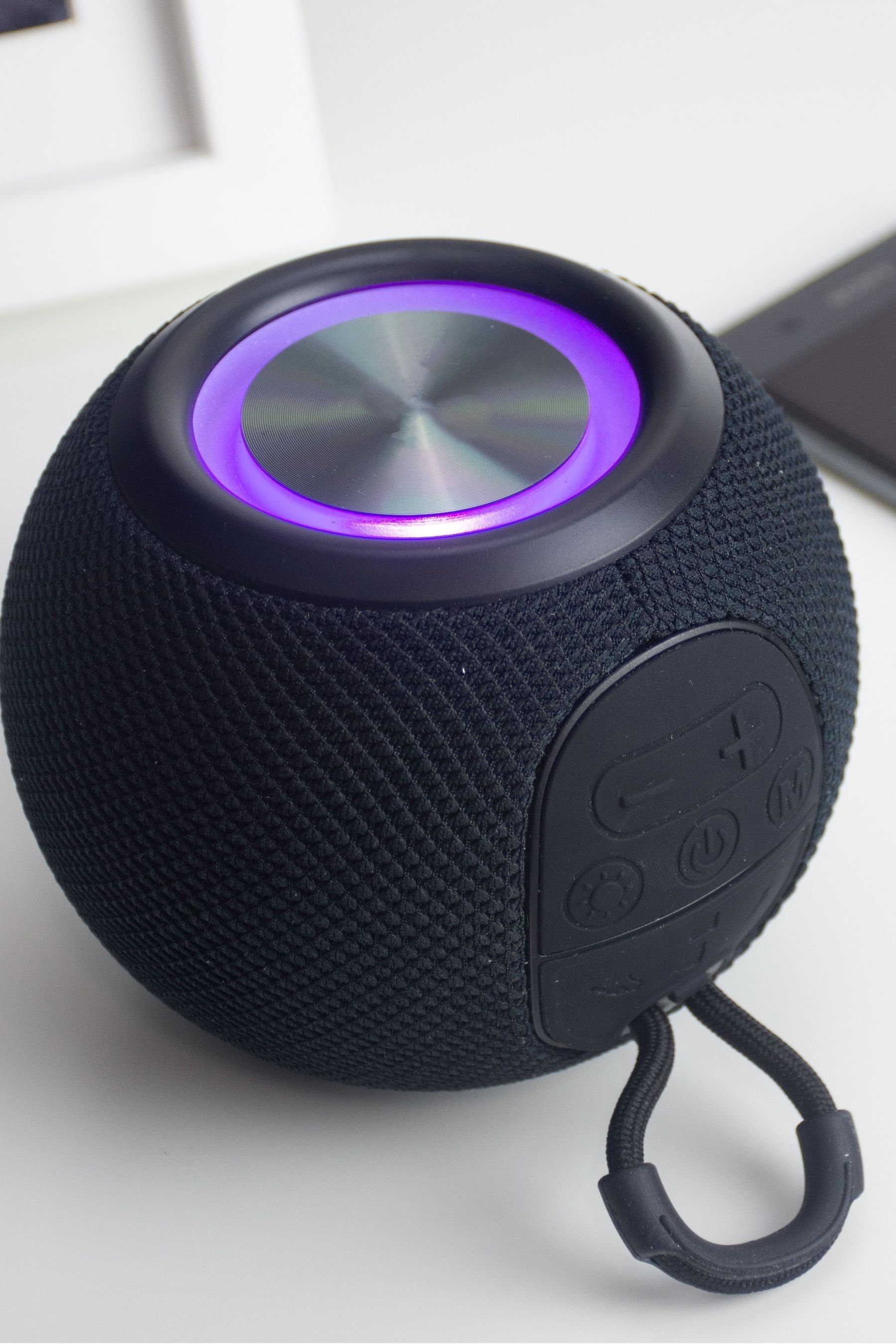 Levi bluetooth deals speaker