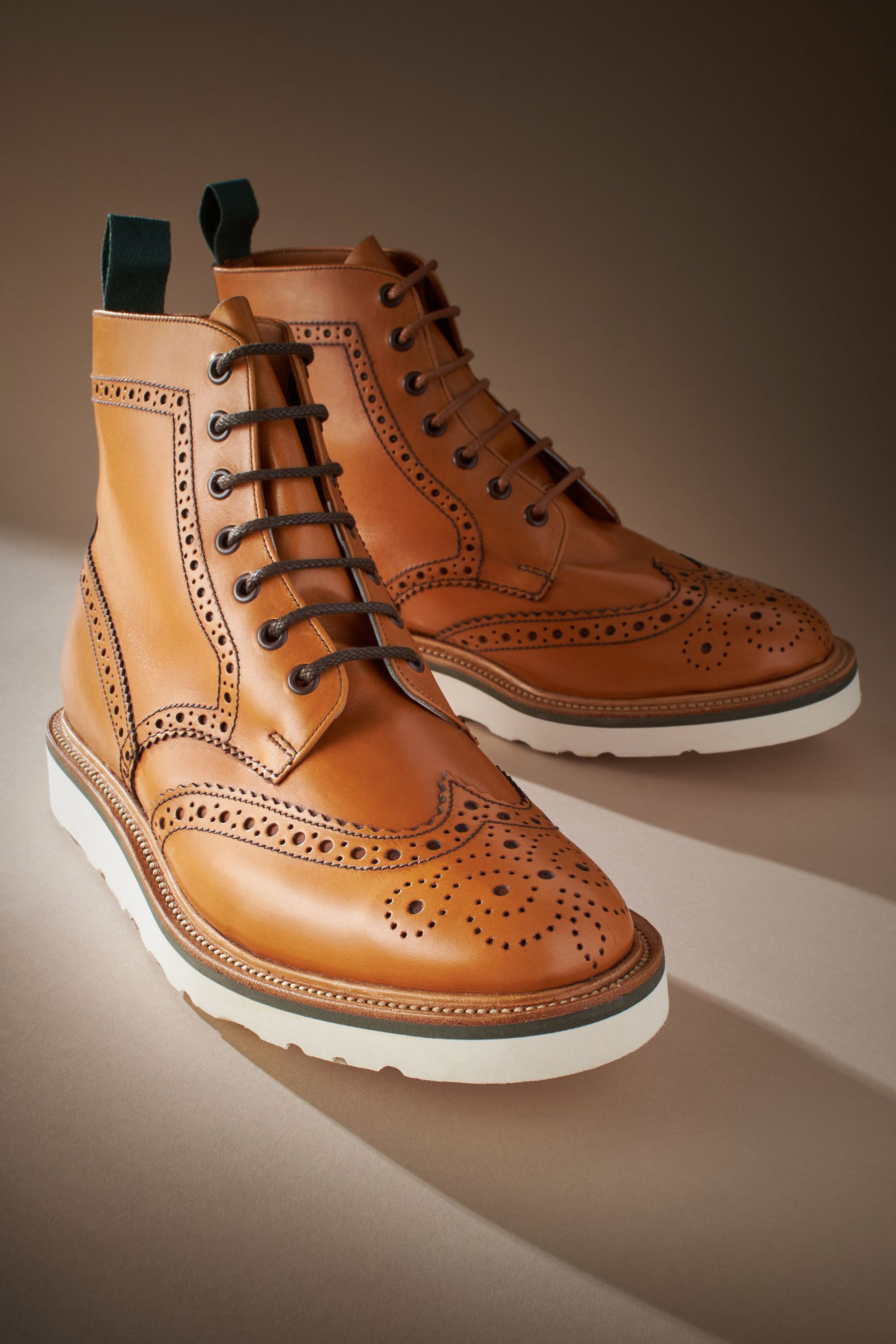 Mens tan brogue discount boots