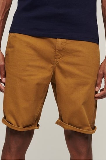 metallic-effect pleated-detail shorts