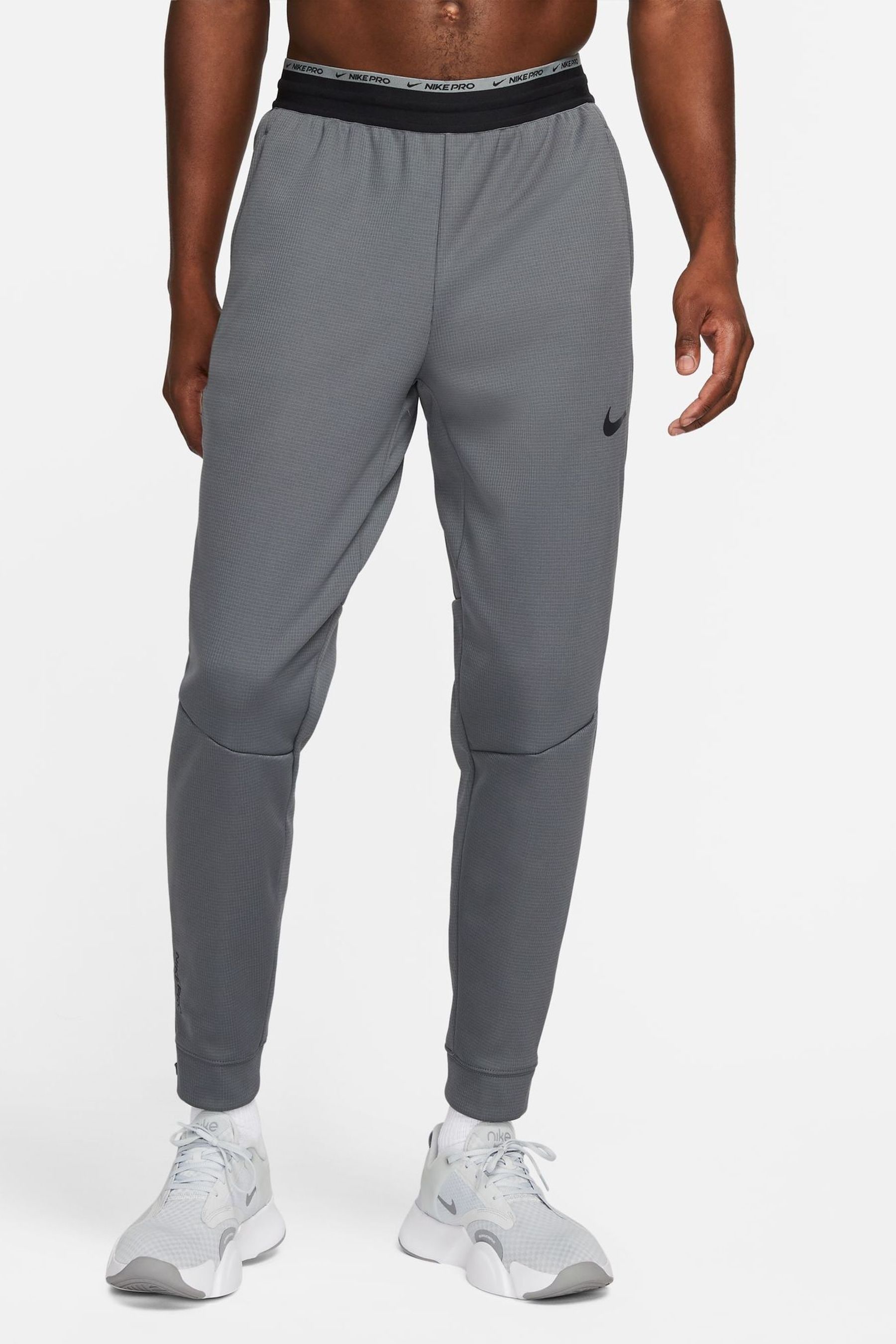 Nike therma sphere training pants 2025
