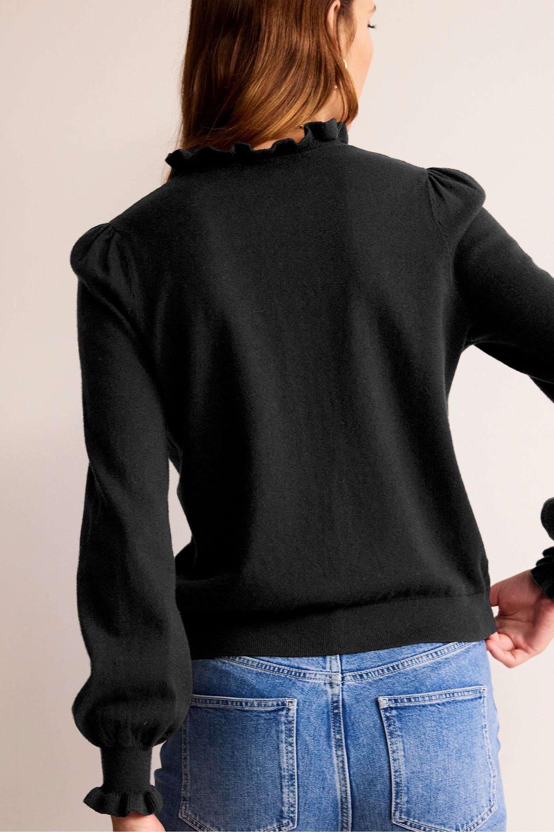 Ruffle store collar sweater
