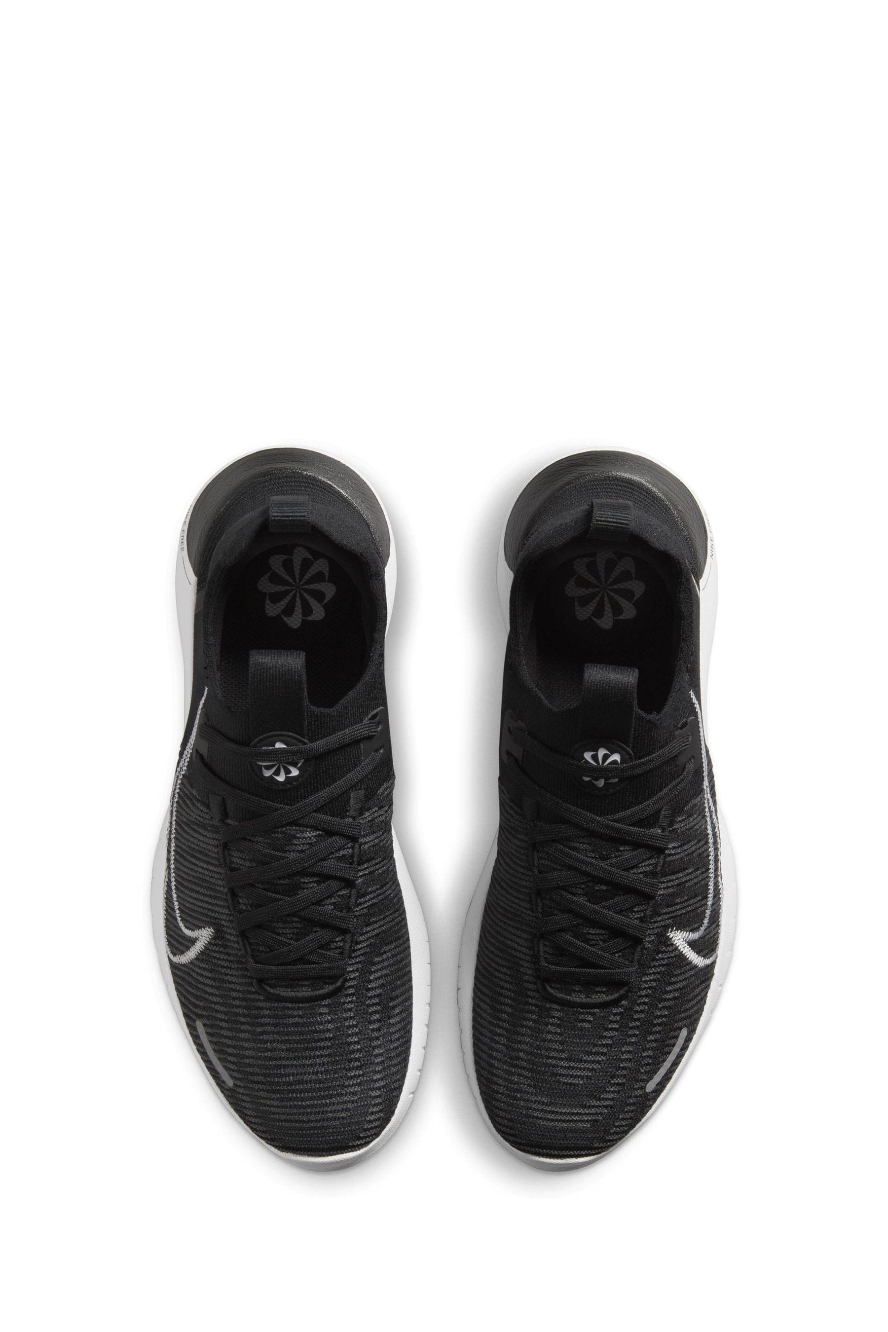 Running free run shop 2017 trainers in black