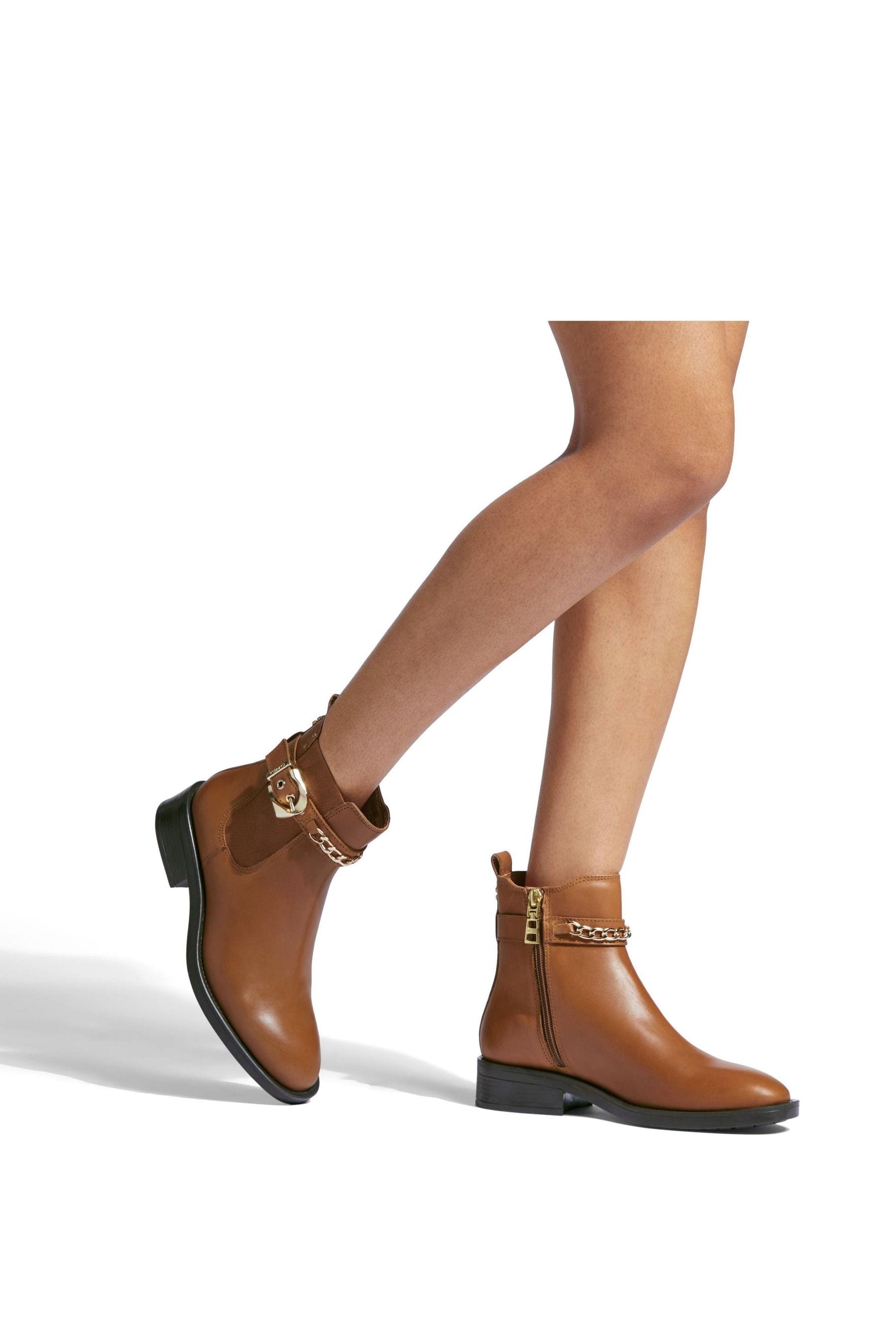 Carvela smart outlet boots tan