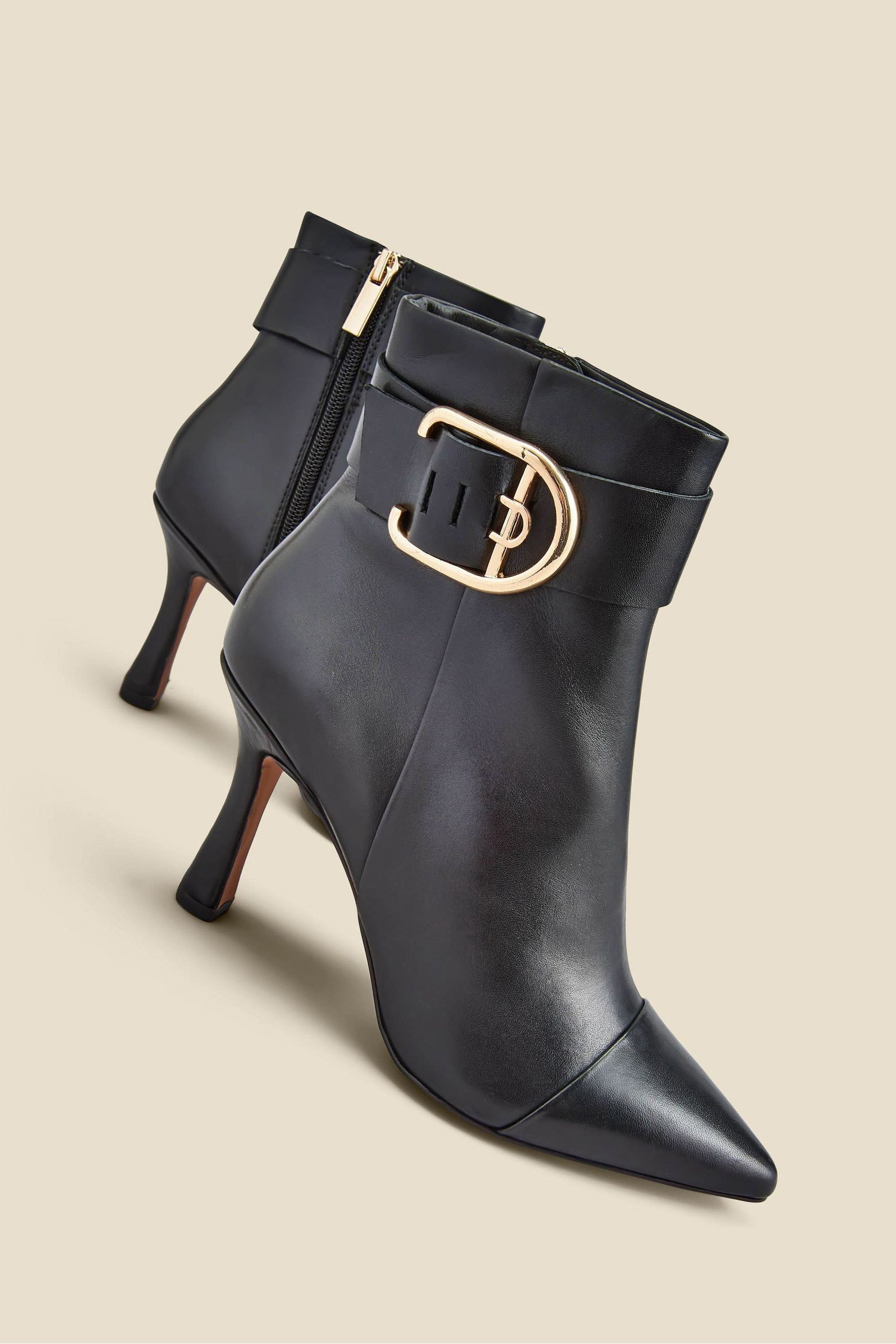 Flared heel outlet ankle boots