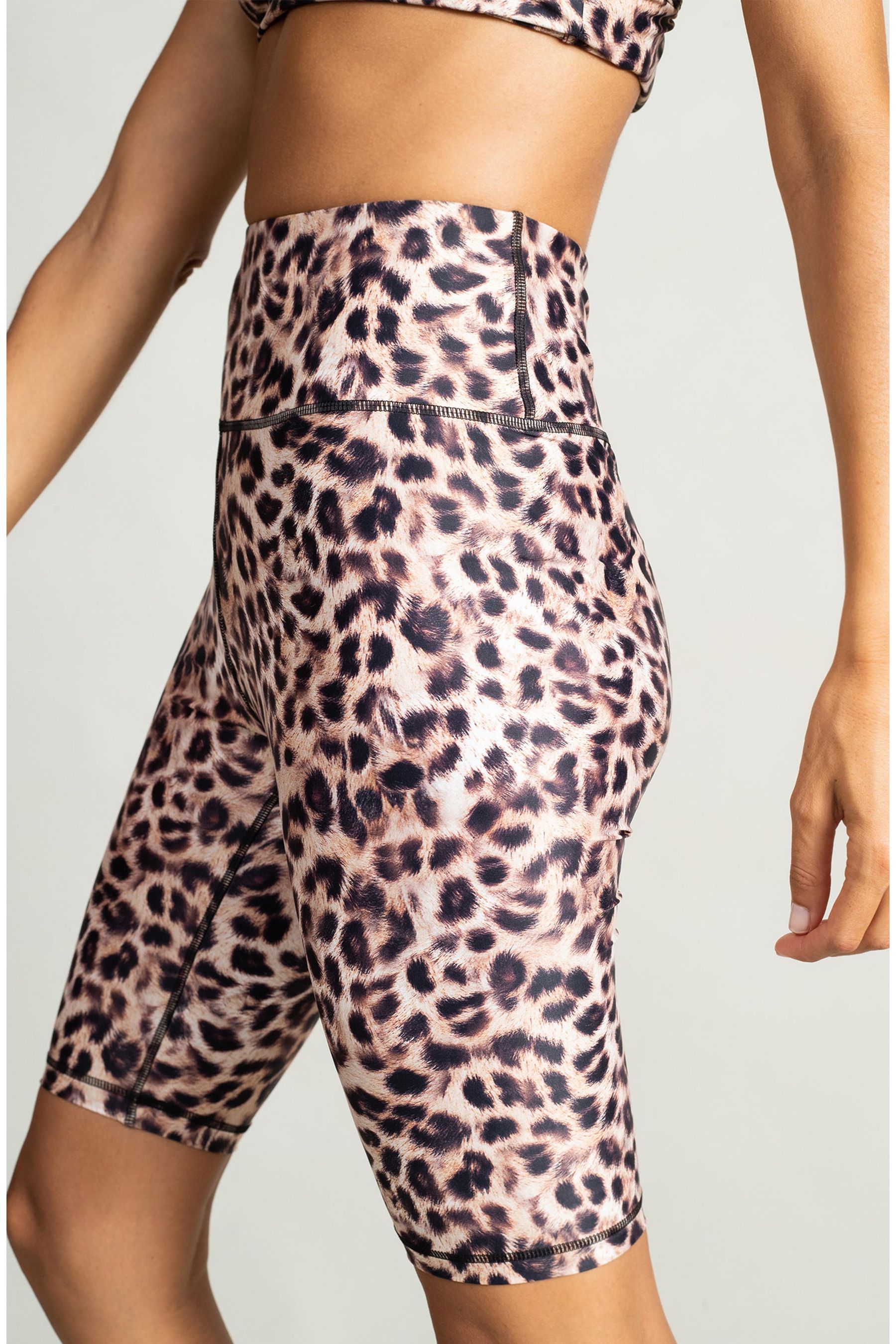 Akira top biker shorts