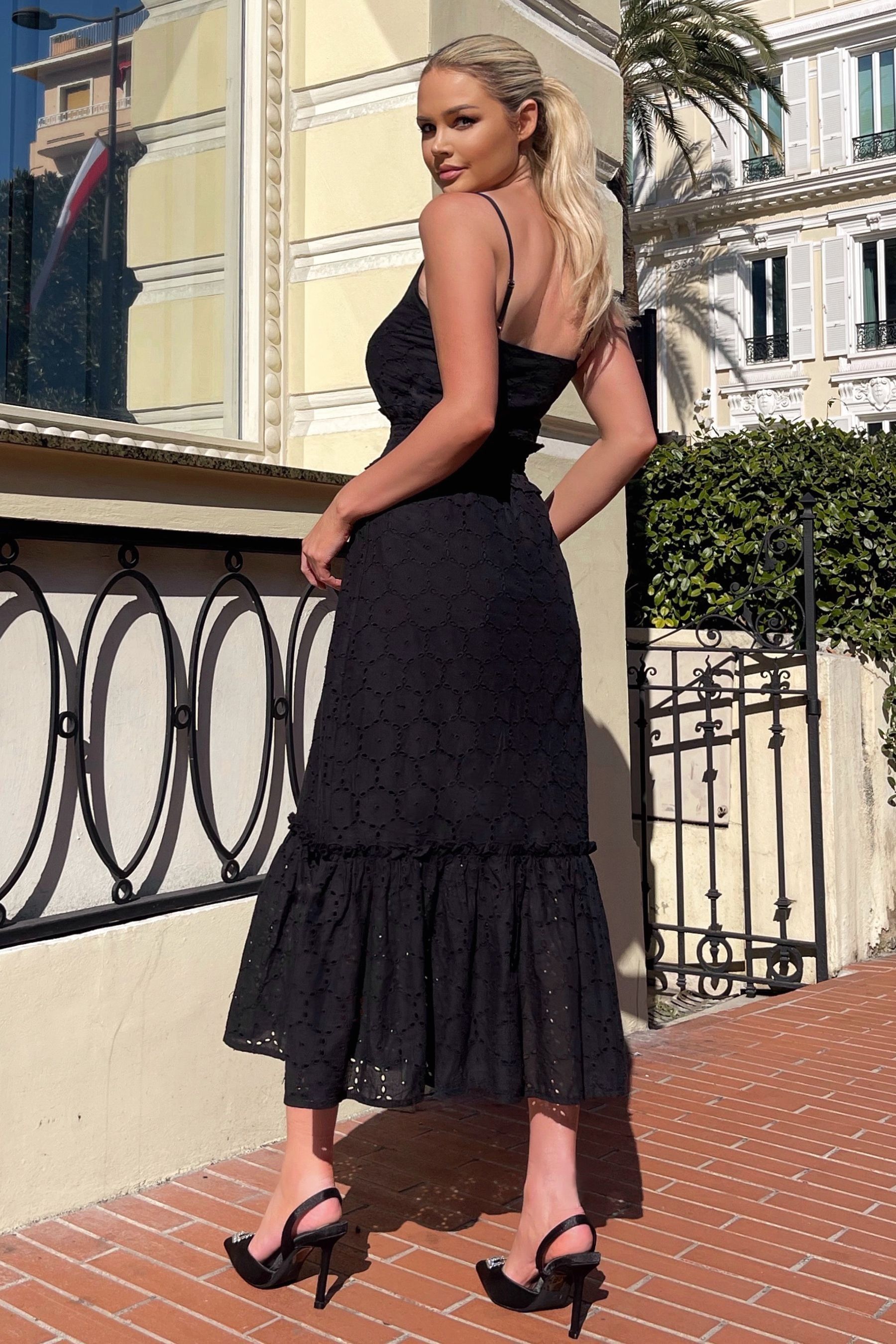 Black dress with white frill new arrivals