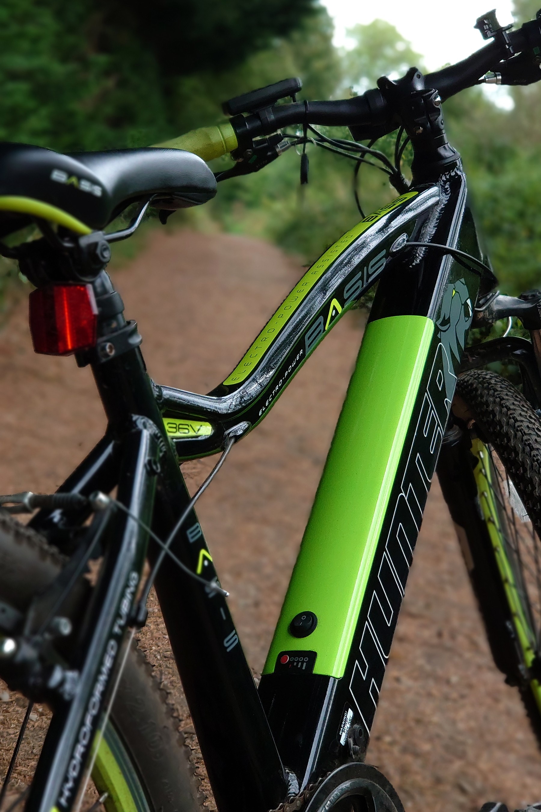 E Bikes Direct Black Basis Hunter Unisex Integrated Electric Mountain Bike 700C