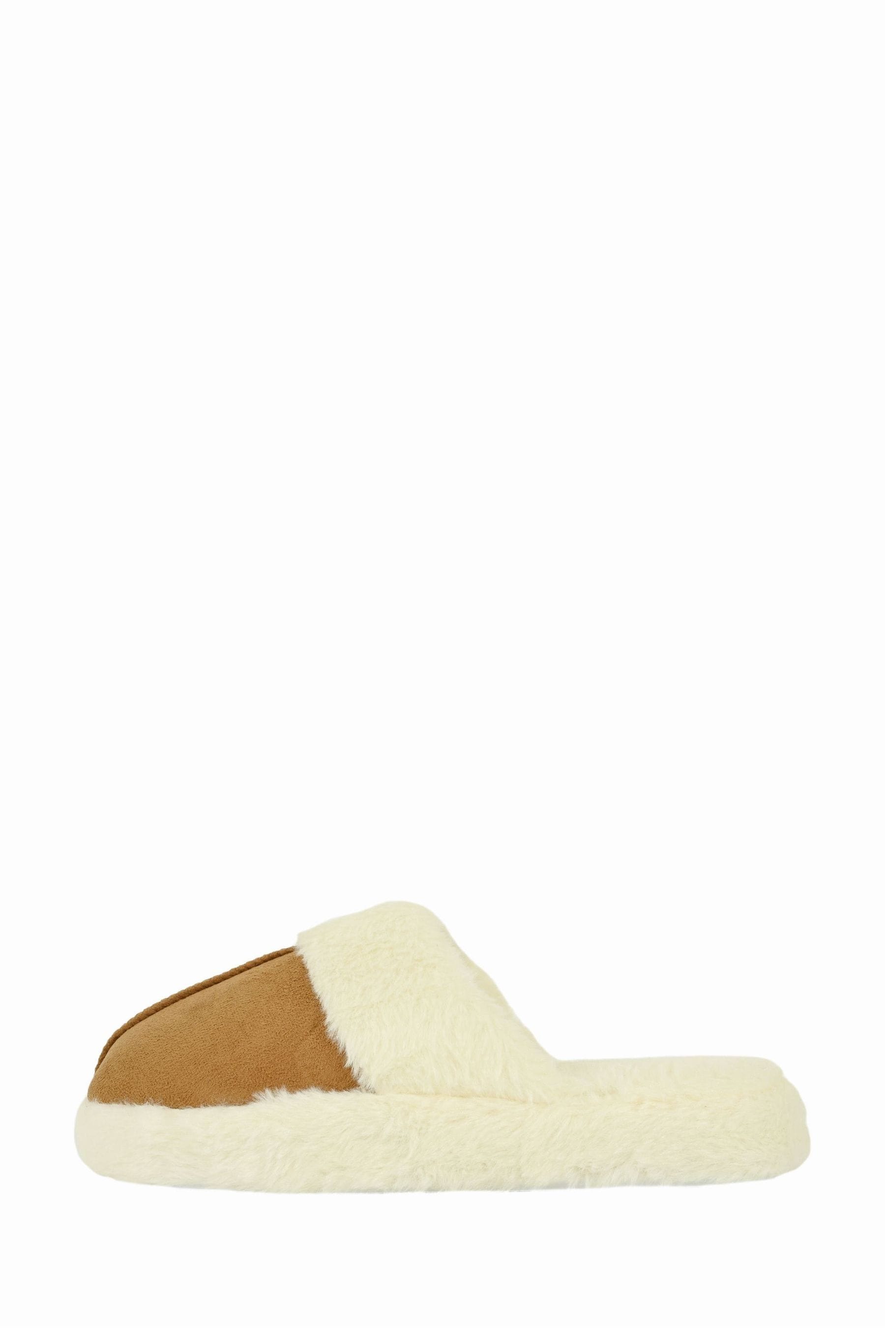 Fuzzy slippers best sale near me