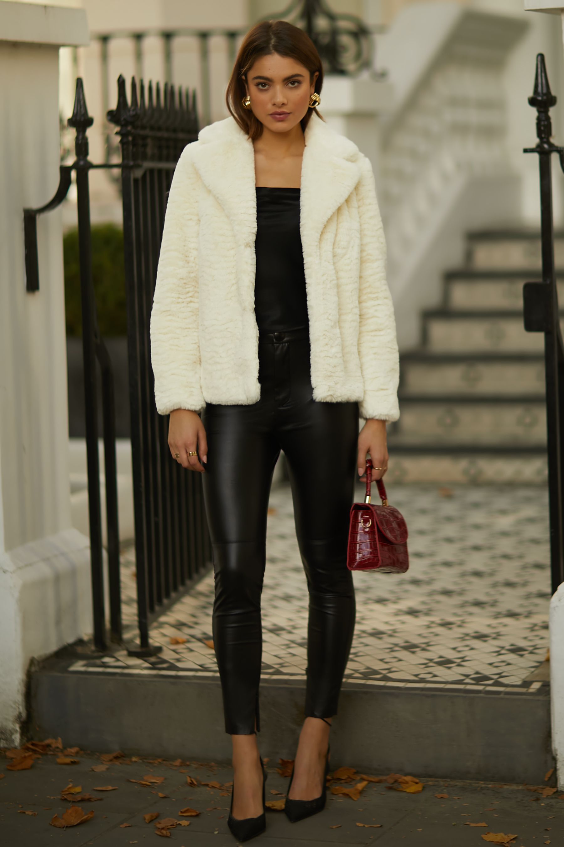 Short faux fur jacket cream top