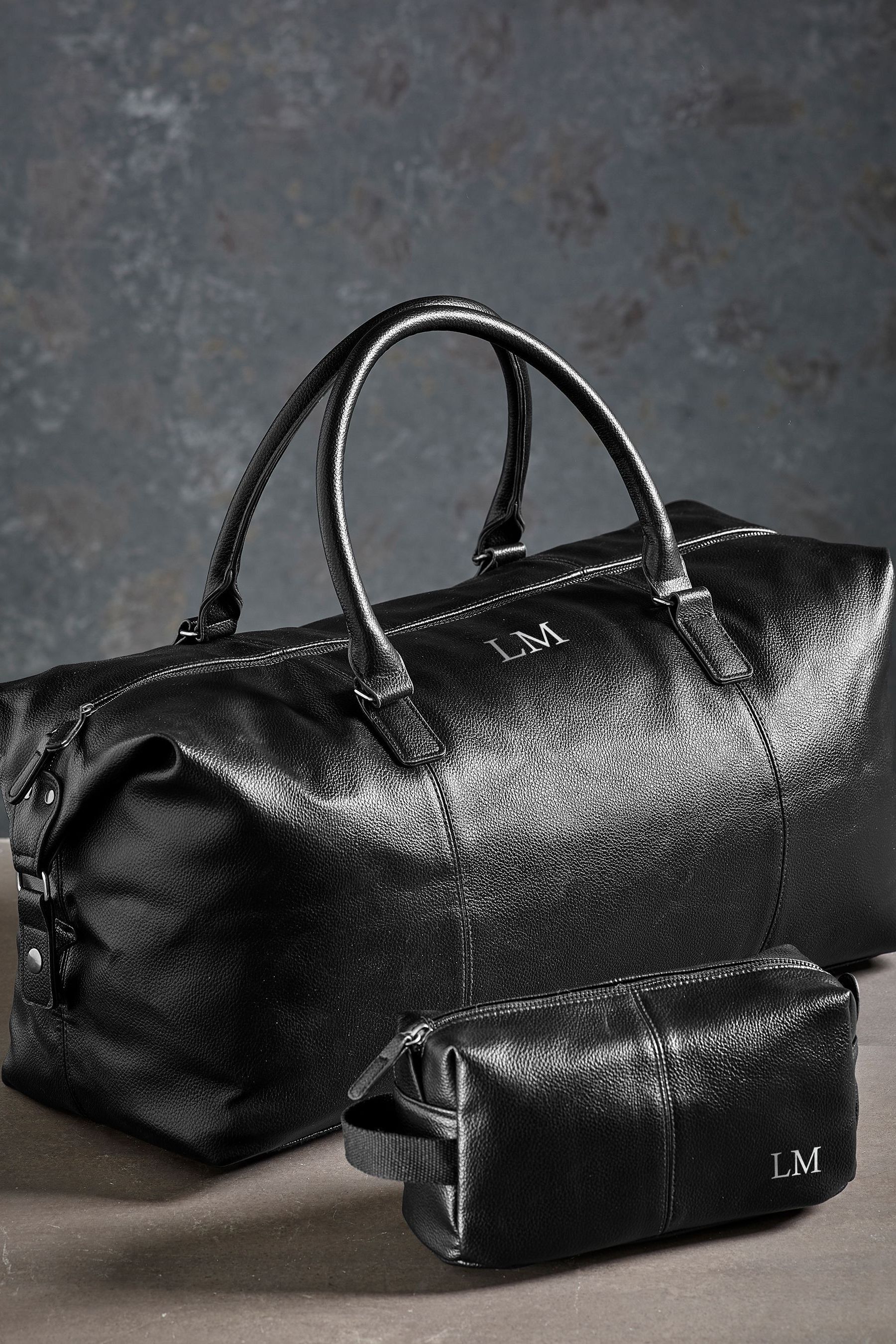 Personalised leather store weekend bag