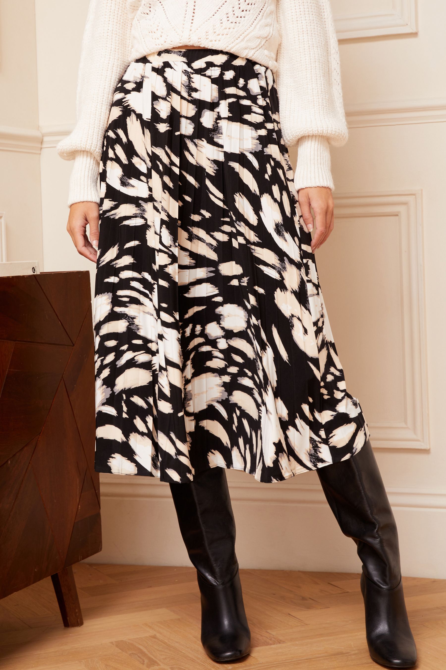 Black and white zebra print sales skirt