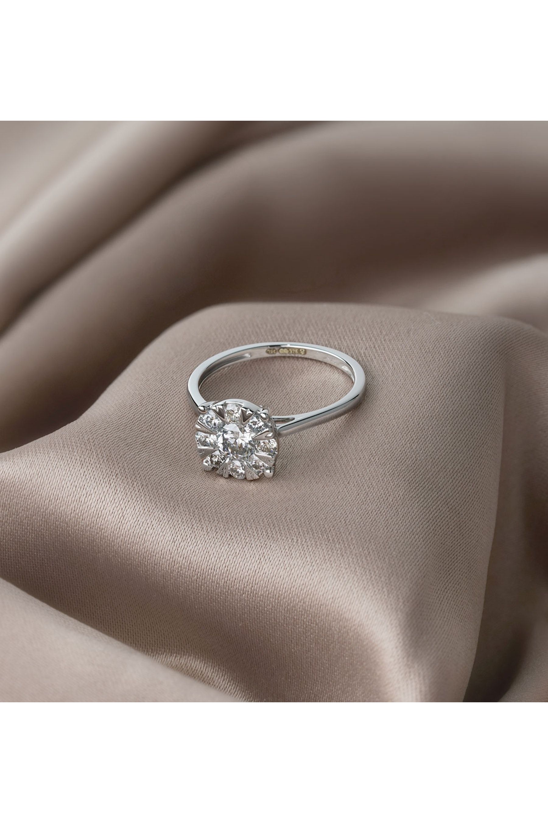 Solitaire diamond store outlet