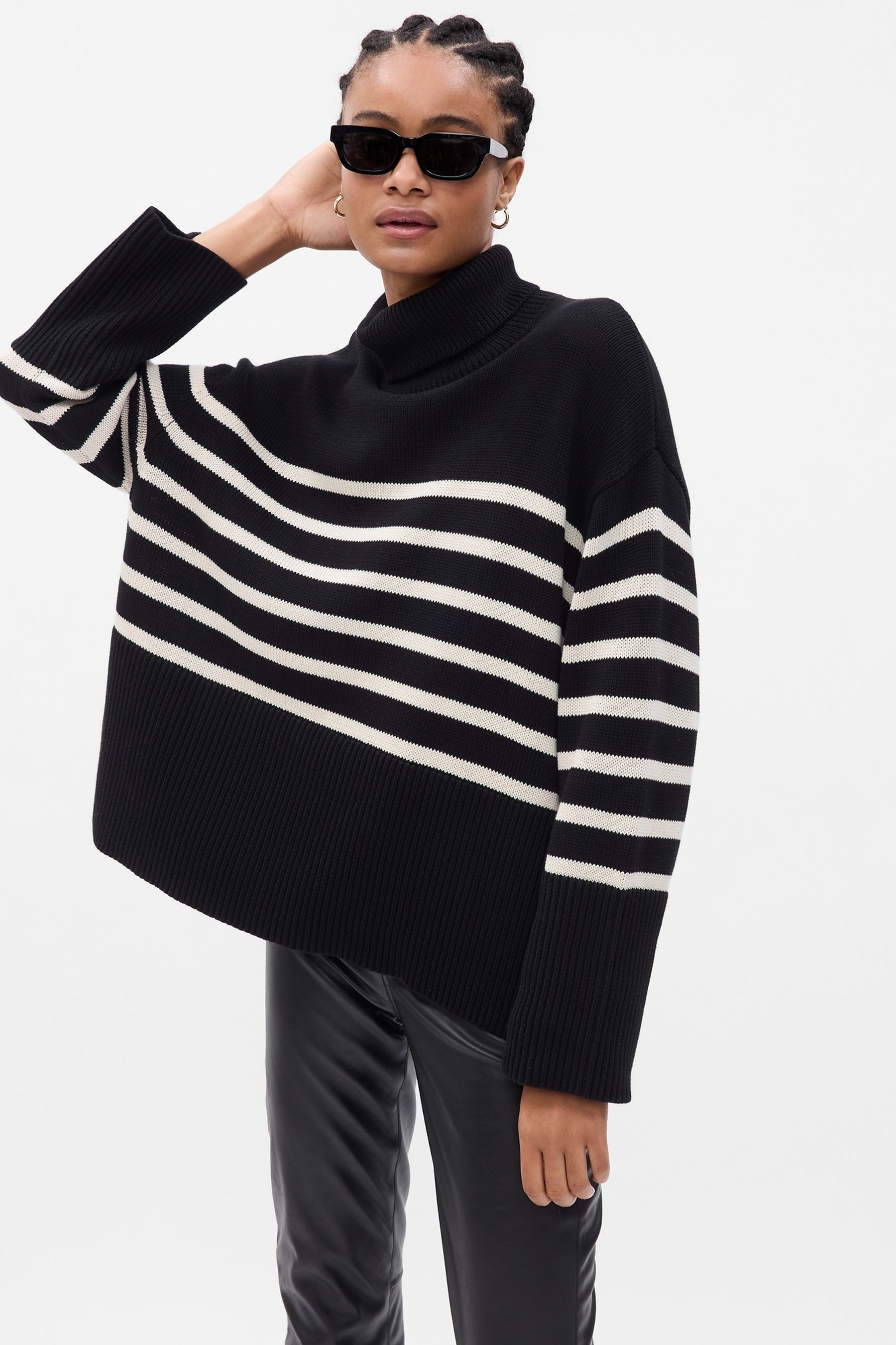 Turtleneck black and white sale