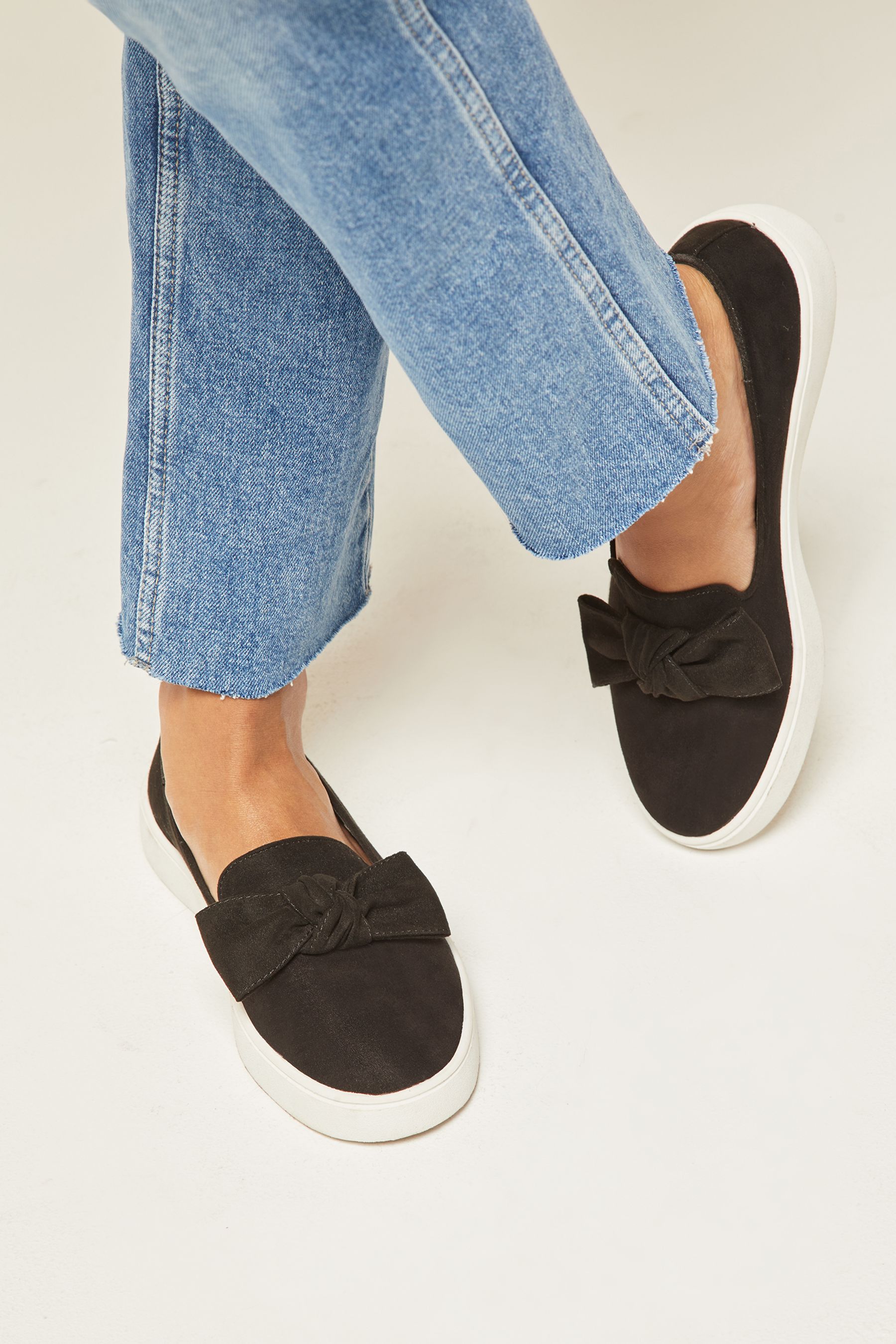 Black 2025 bow trainers