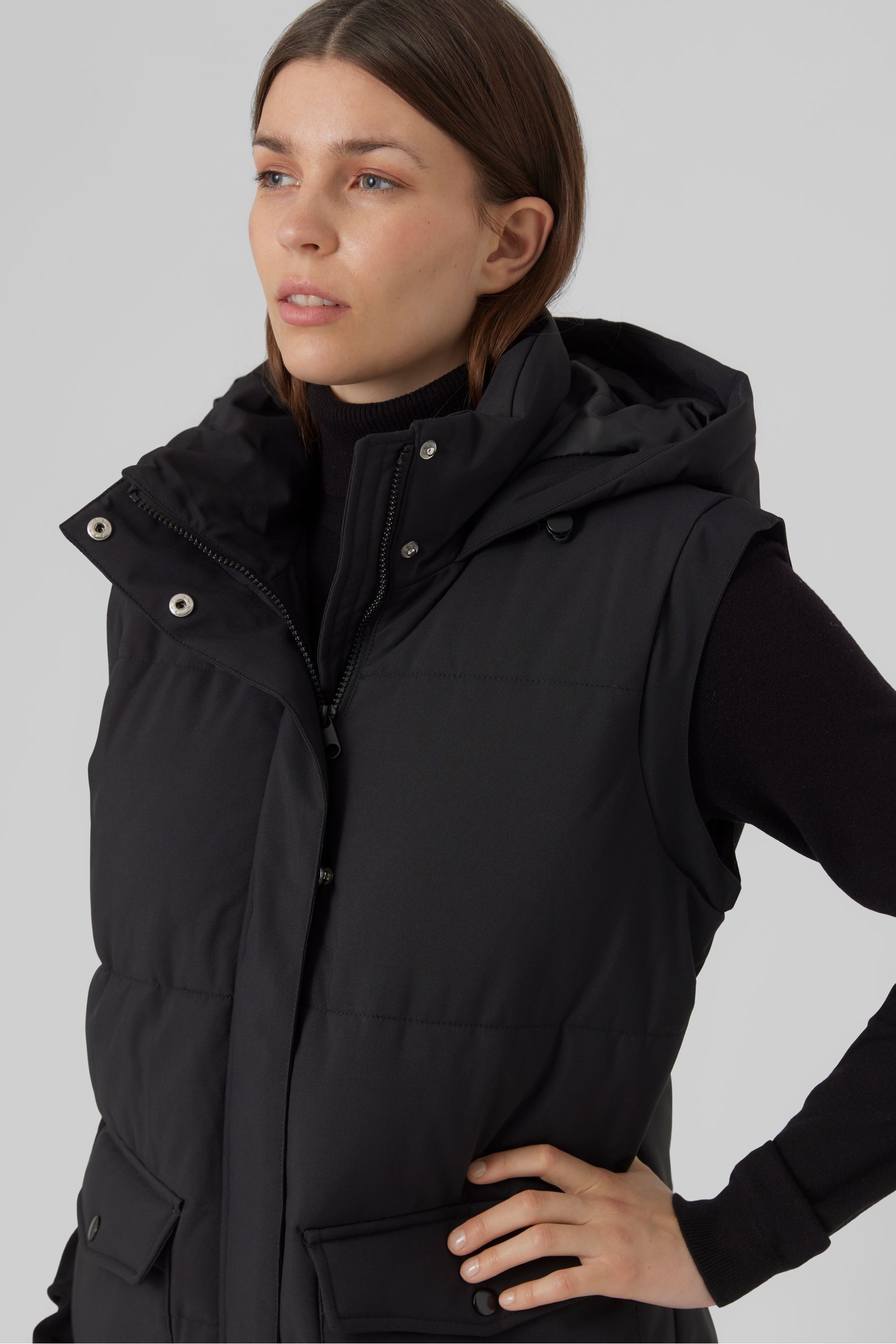 Gilet with outlet detachable sleeves