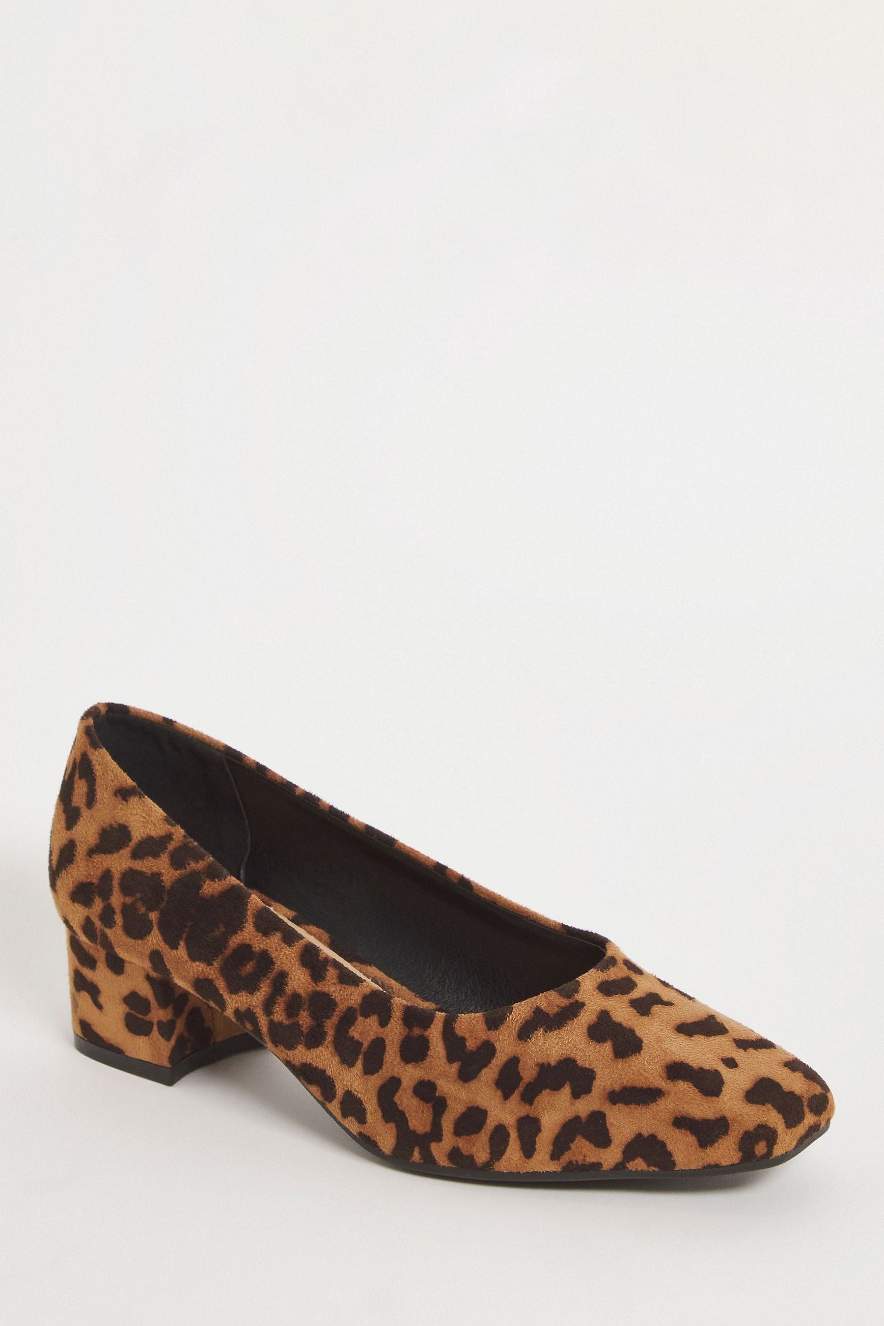 Leopard print block hotsell heel court shoes