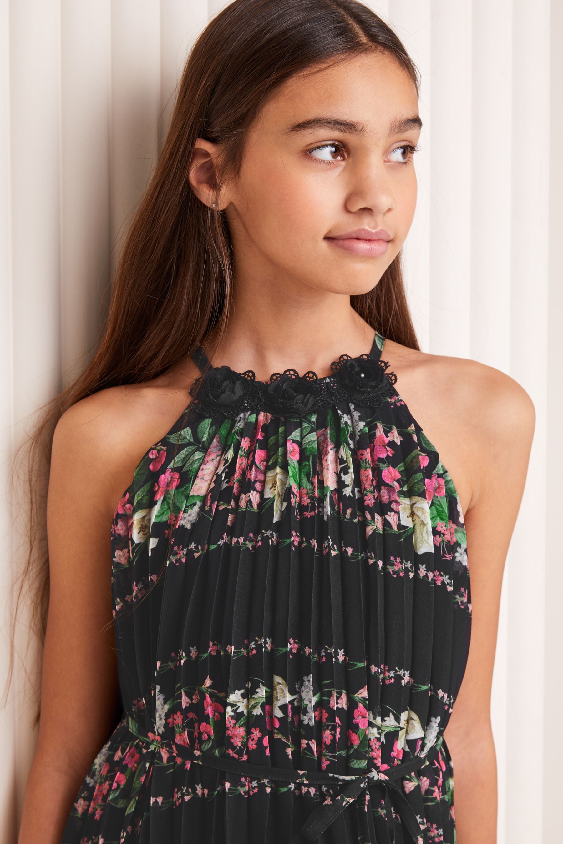 Lipsy girl pleated chiffon dress outlet