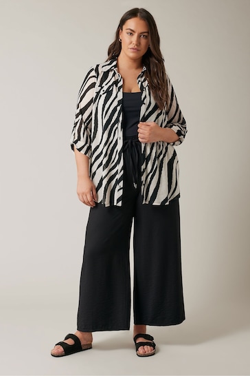 EVANS Curve Black & White Zebra Markings Tab Sleeve Blouse