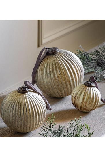 Gallery Home Gold Christmas Ashfield Baubles (Set of 4) 120x120x120mm