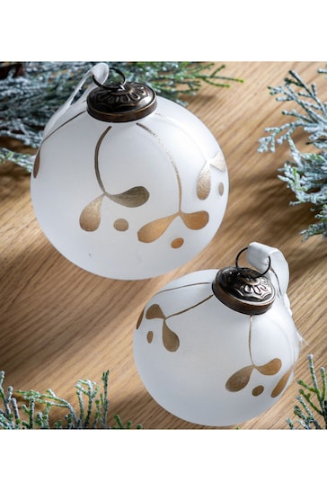 Gallery Home White Christmas Mistletoe Baubles (Set of 6) 80x80x80mm