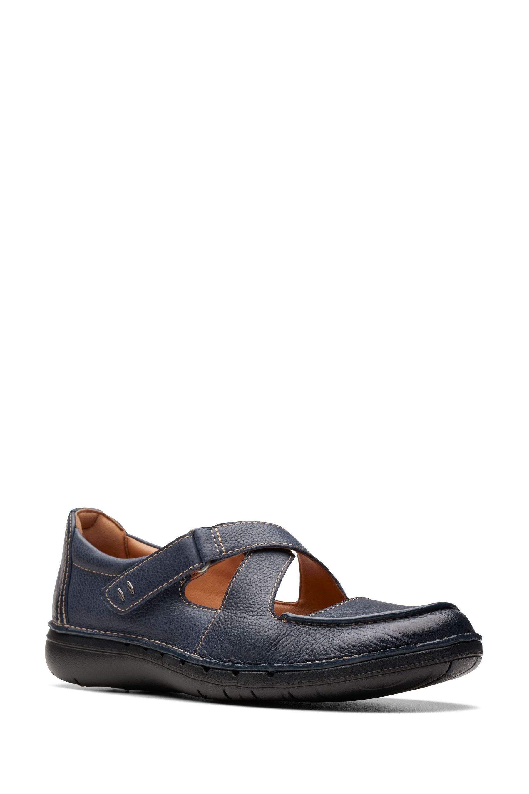 Clarks un store loop navy leather