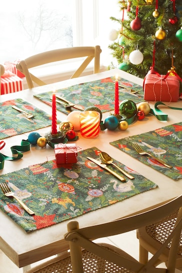 furn. Set of 4 Green Deck The Halls Christmas Table Placemats