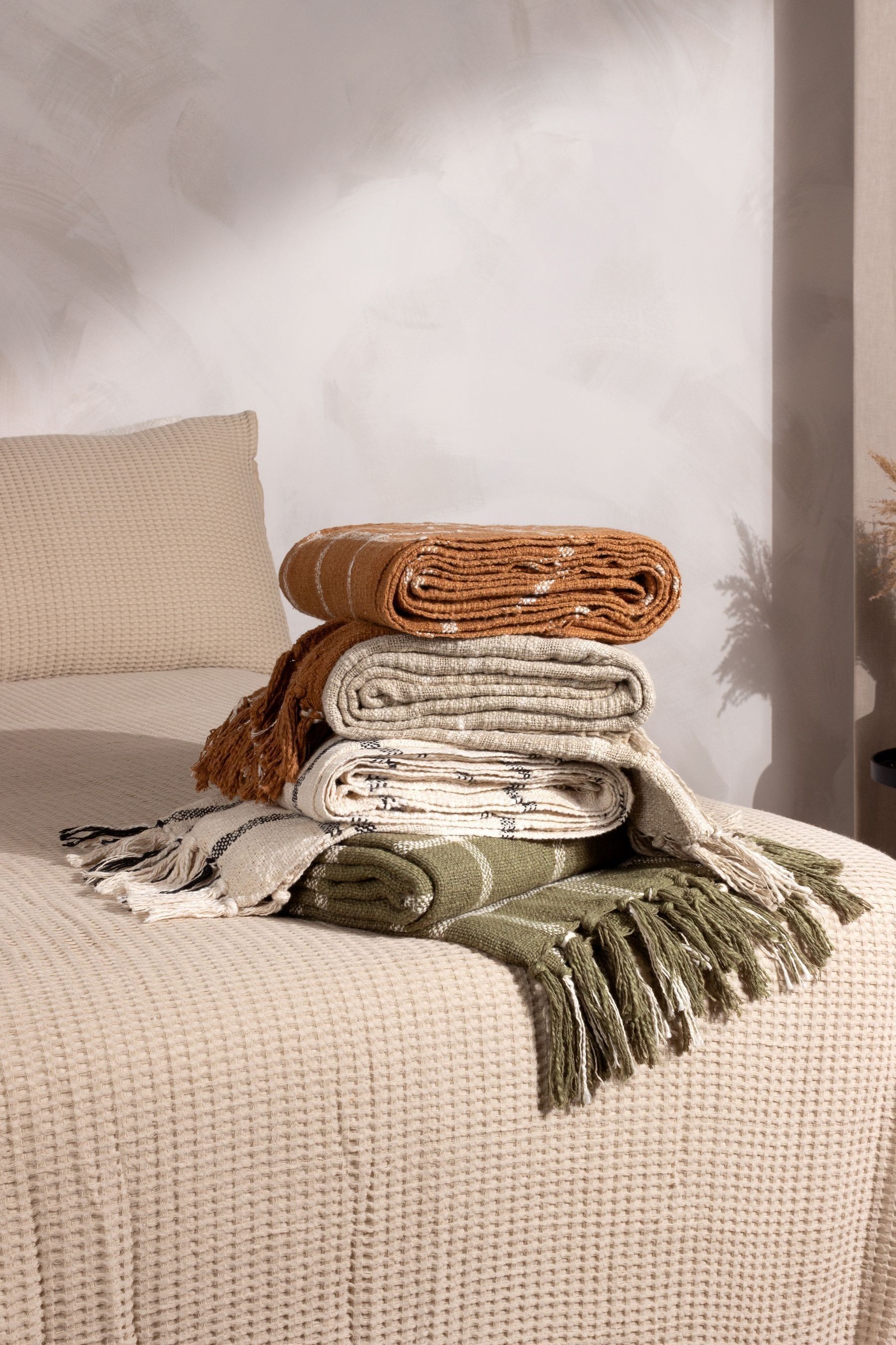 Moss green bed throw 2025