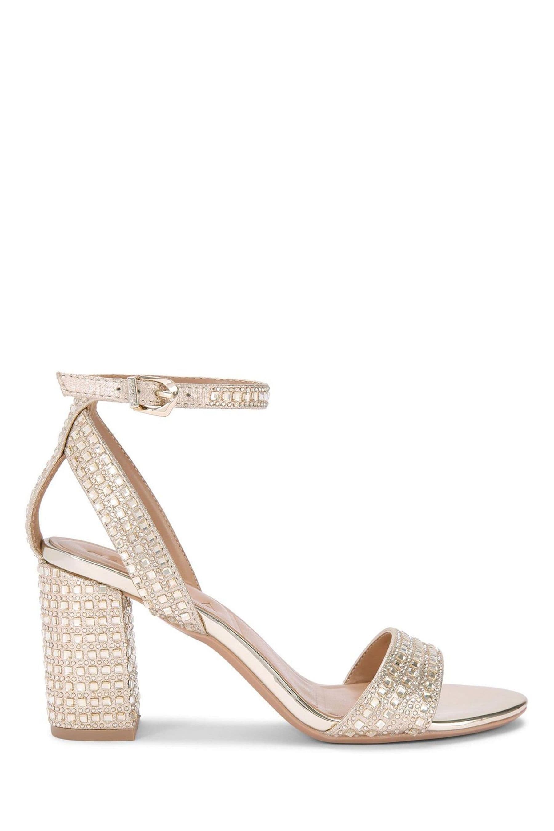 Carvela kianni 2025