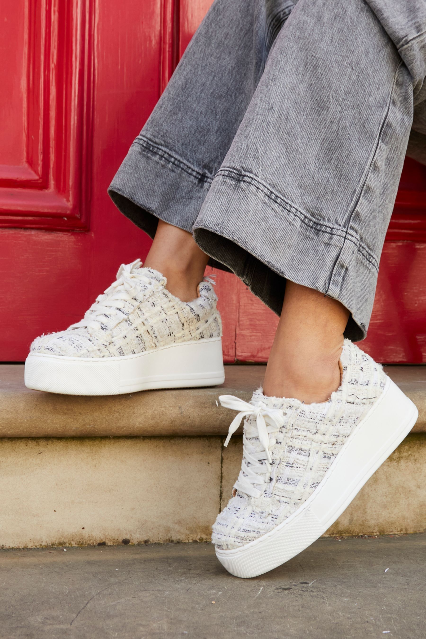 White flatform trainer top