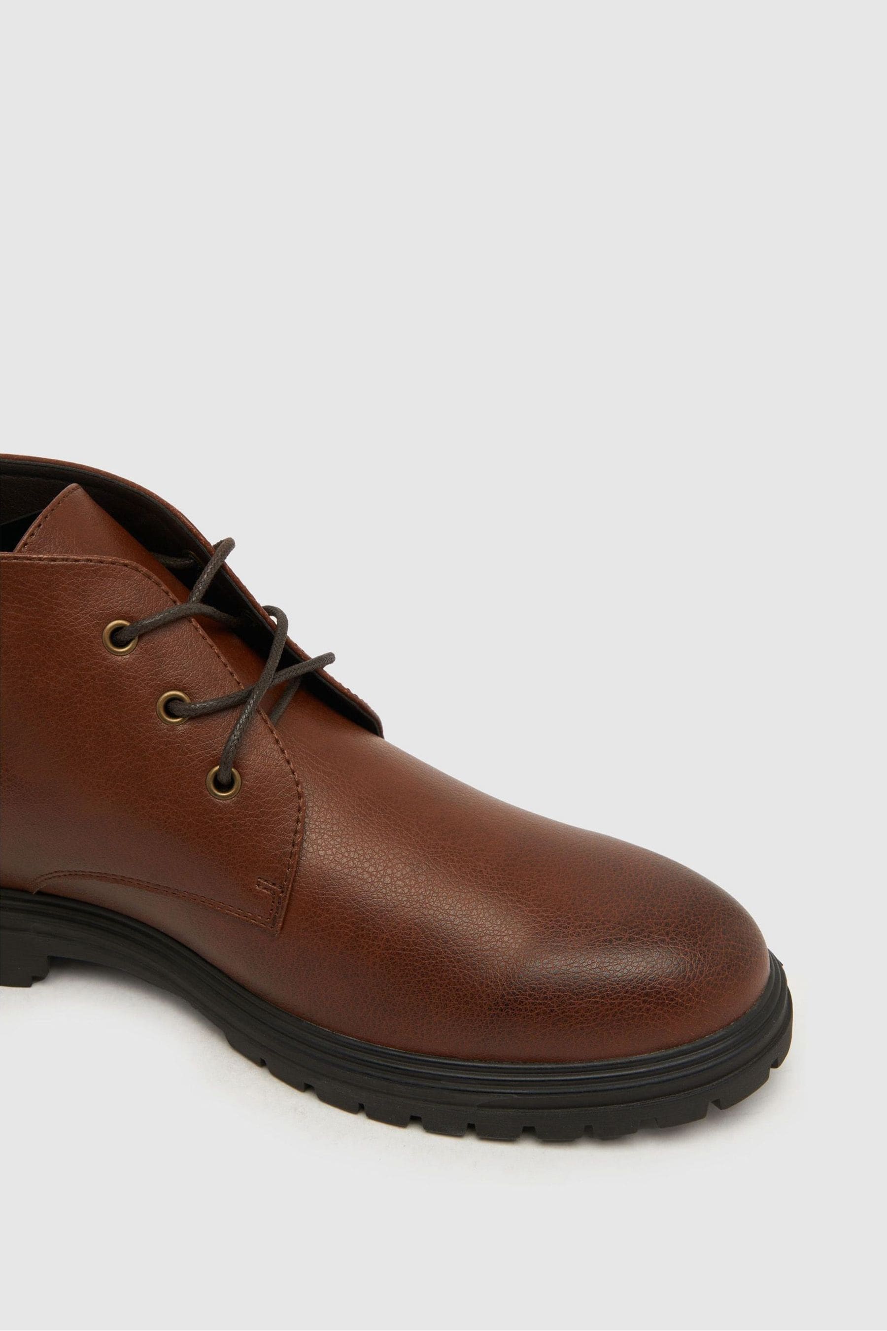 Schuh Grayson Chukka Brown Boots