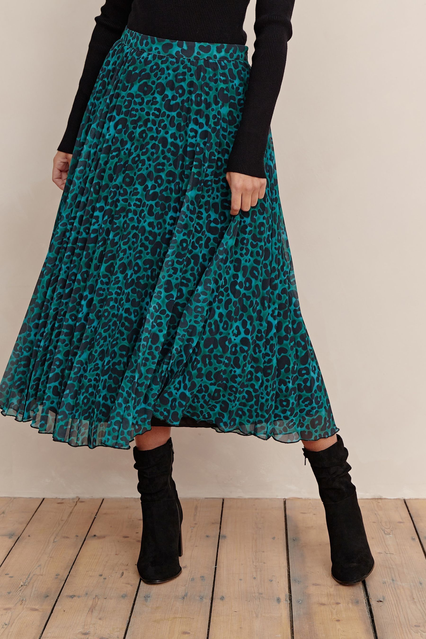 Lipsy zebra print pleated sale skirt