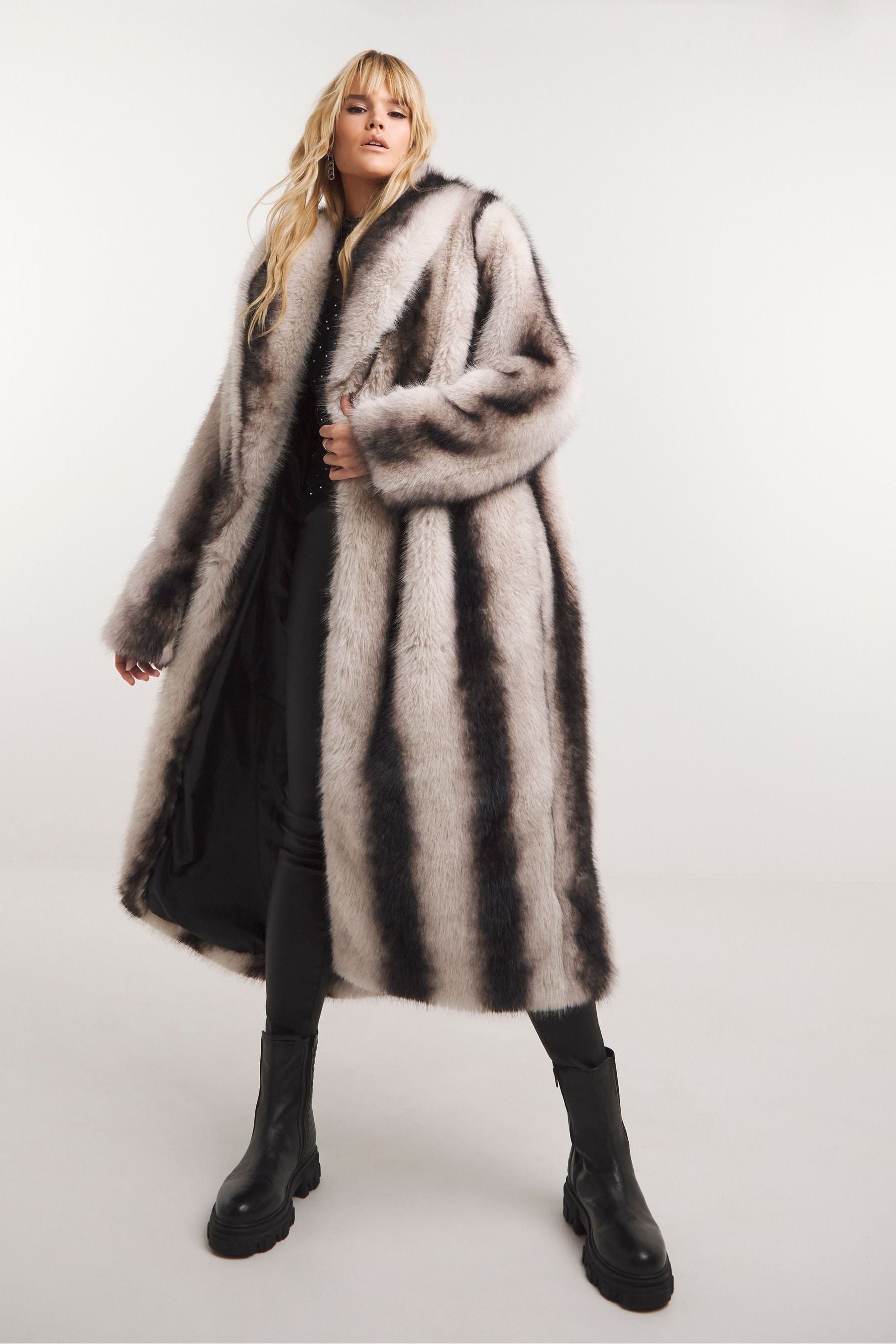 Stripe 2024 fur coat