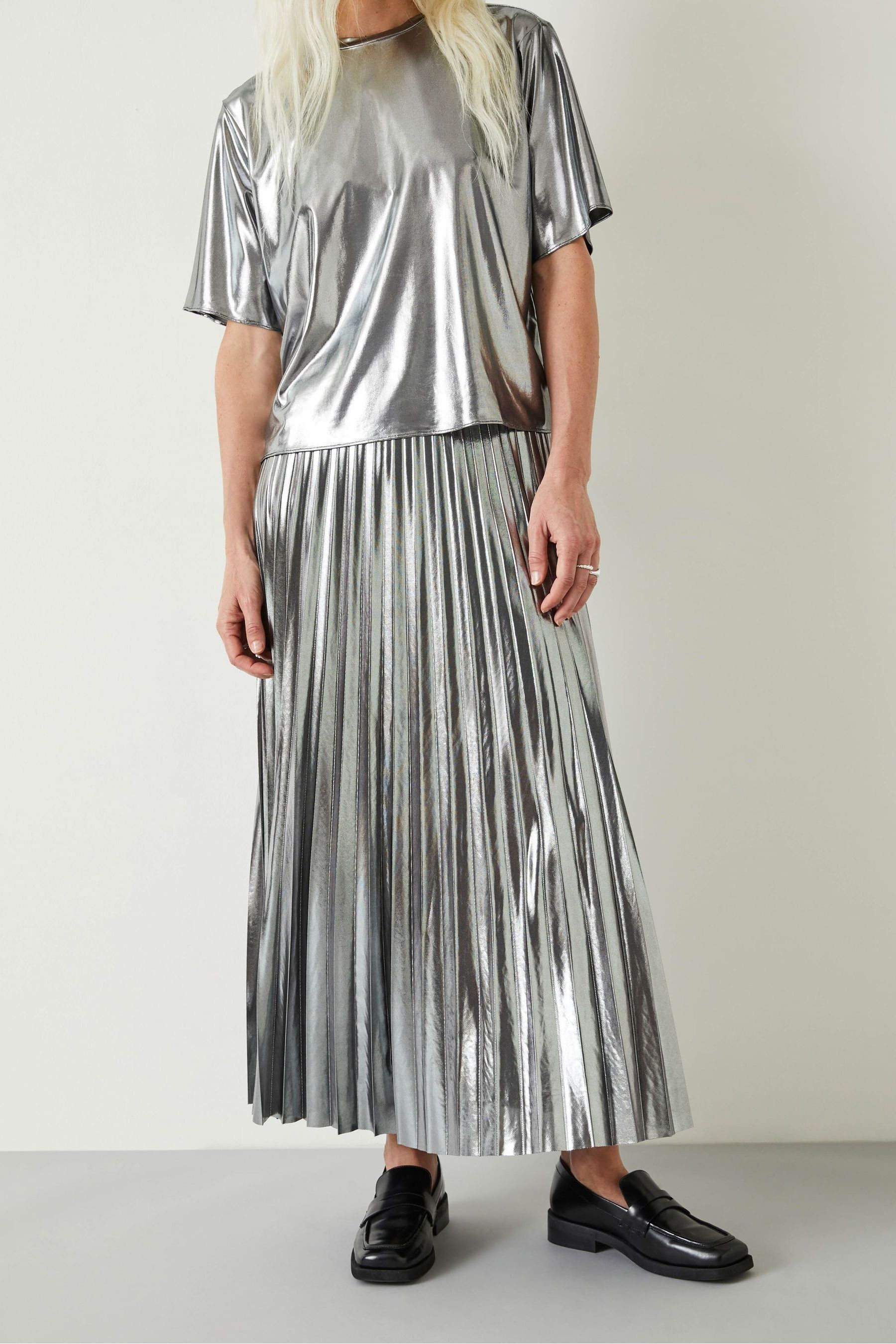 Lipsy silver shop pleated skirt