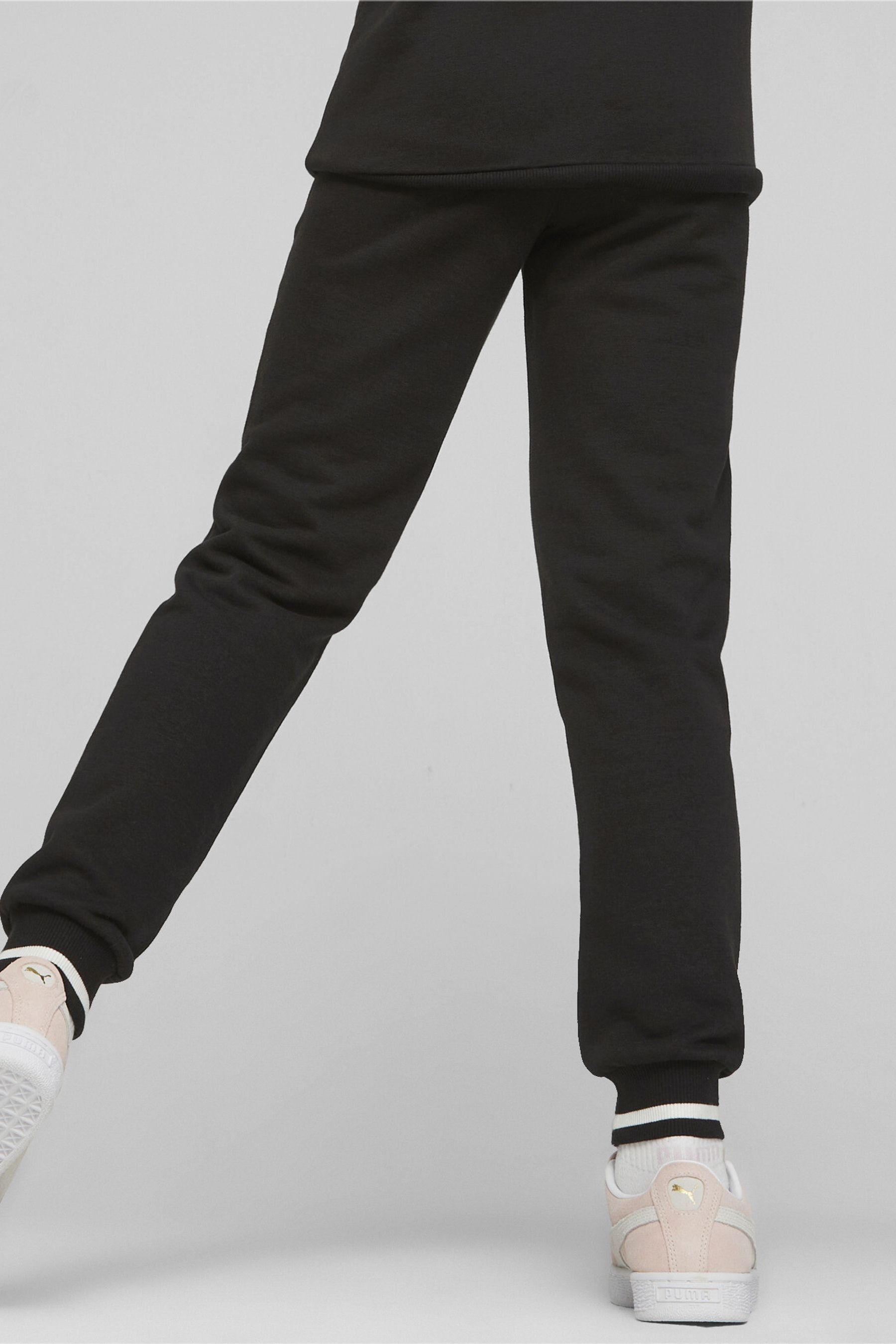 Puma discount sweatpants outfit