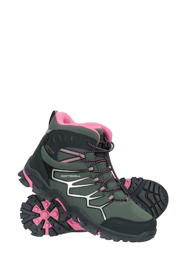 Prefer a mountaineering boot that keeps the boot shut even after traversing difficult terrains