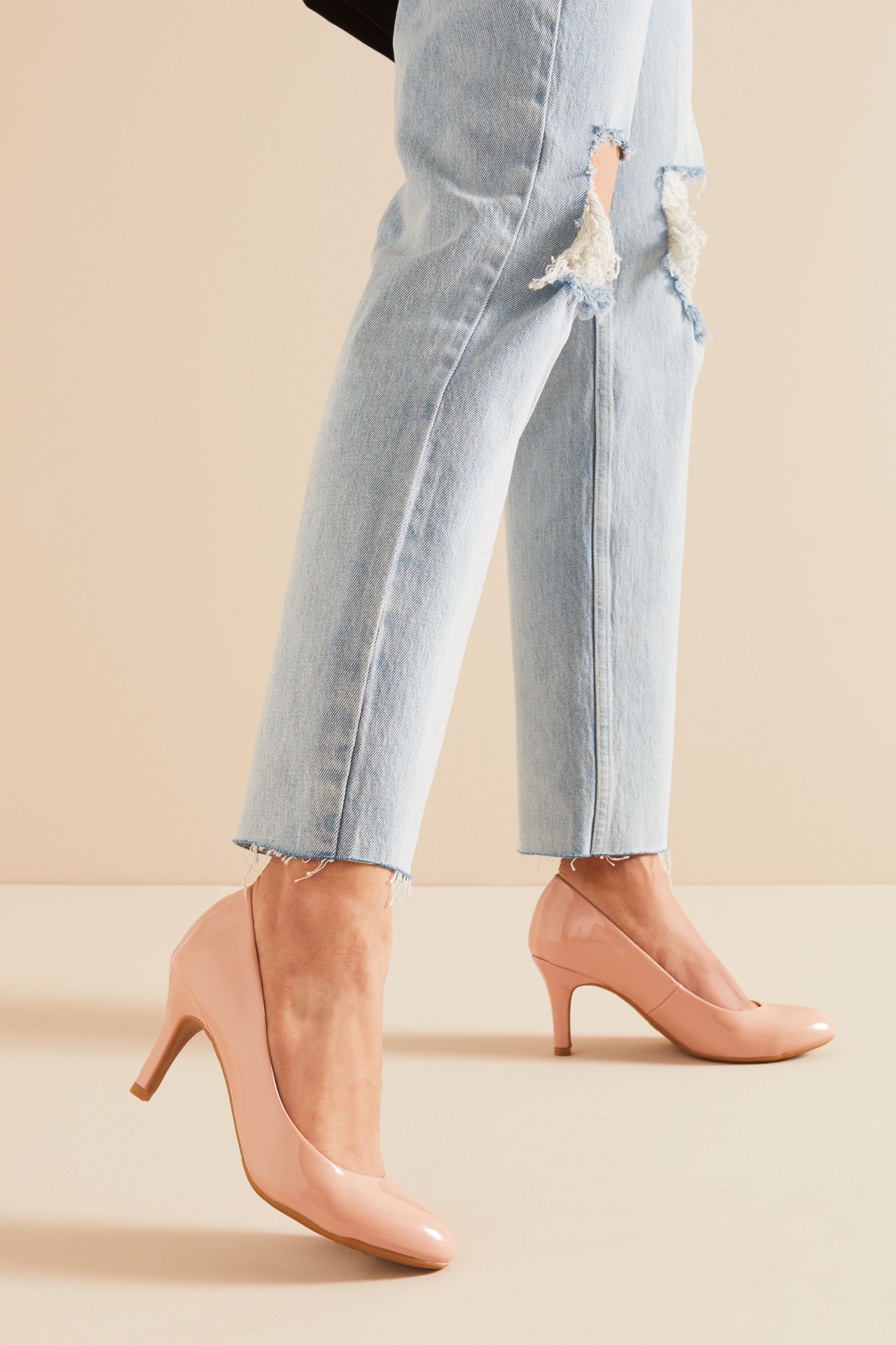 Nude best sale heels court