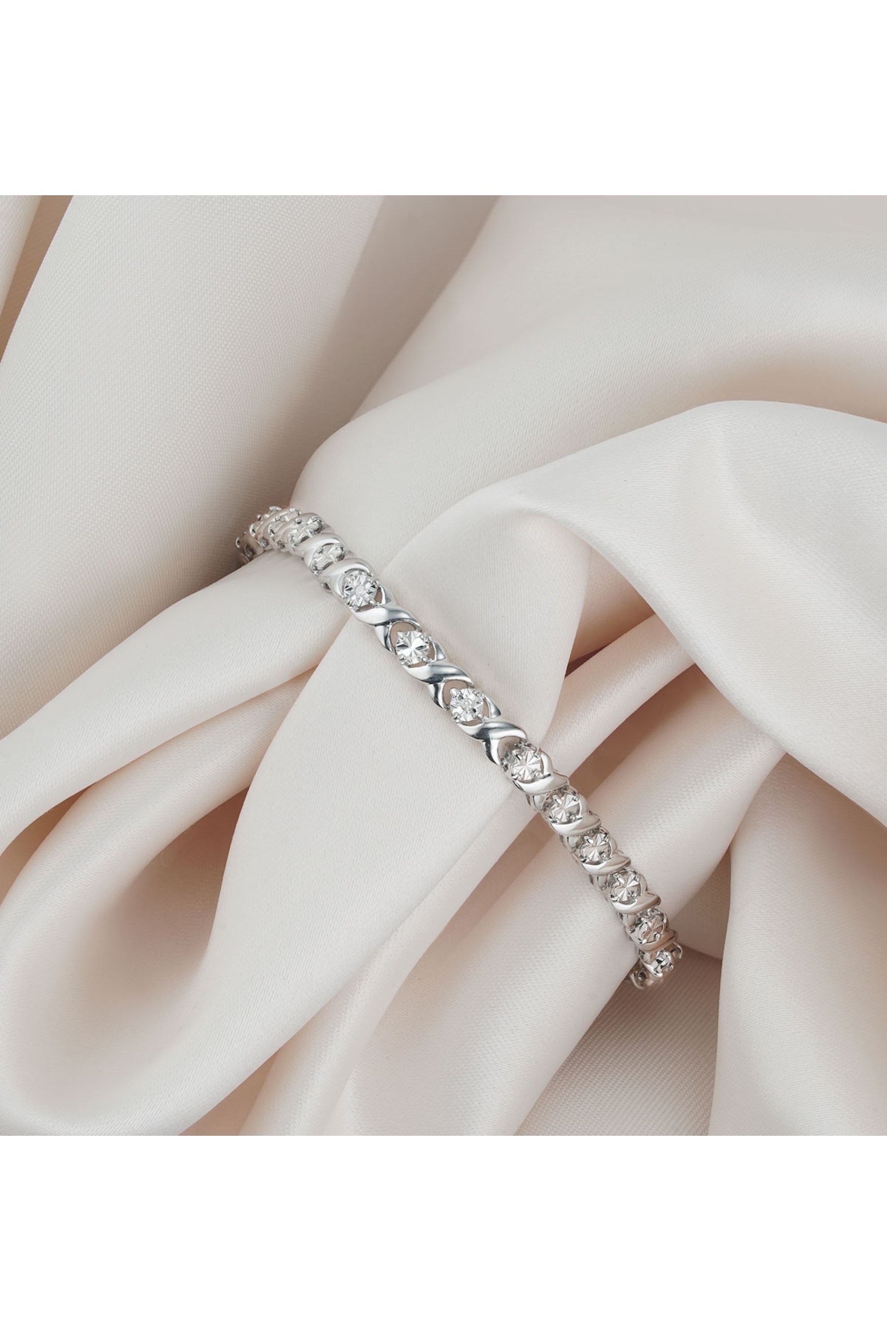 The diamond store bracelet hotsell