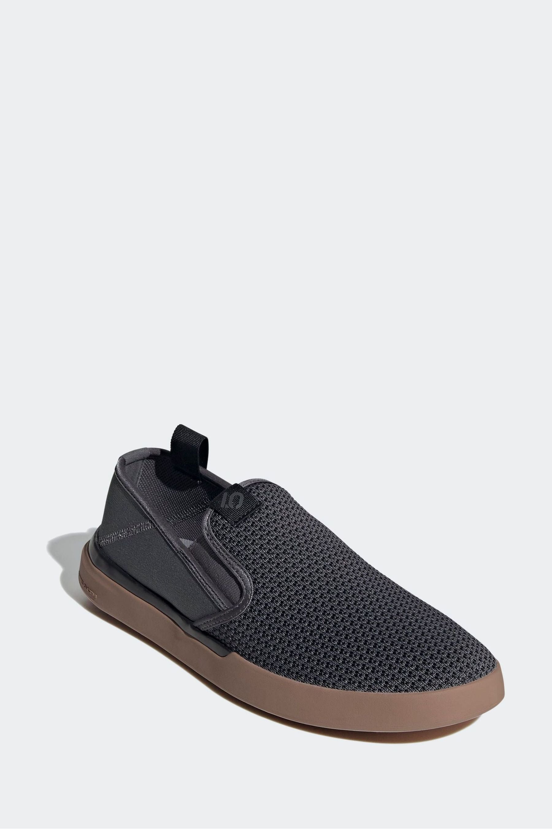 Five ten sleuth online slip on