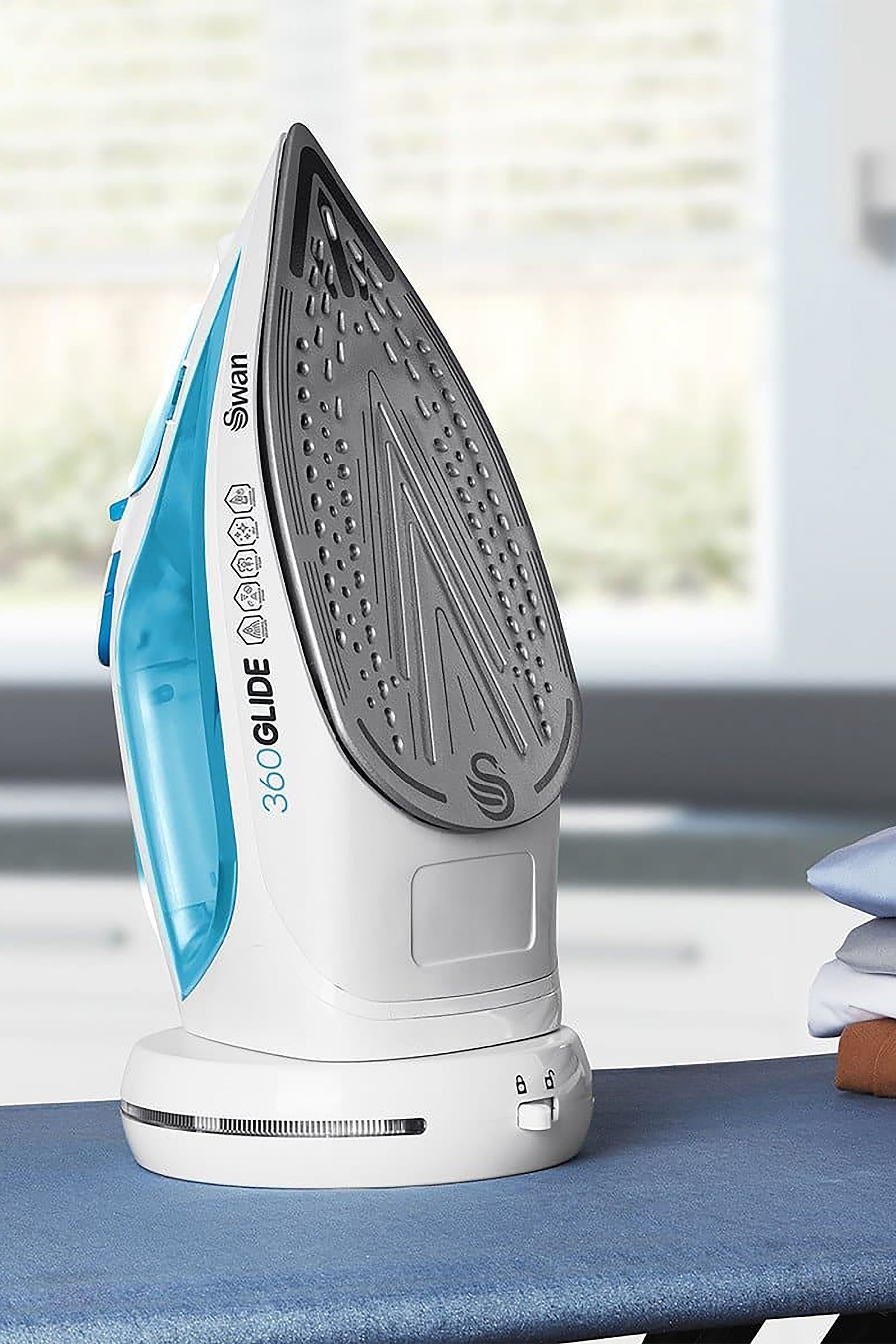 Swan cordless deals iron