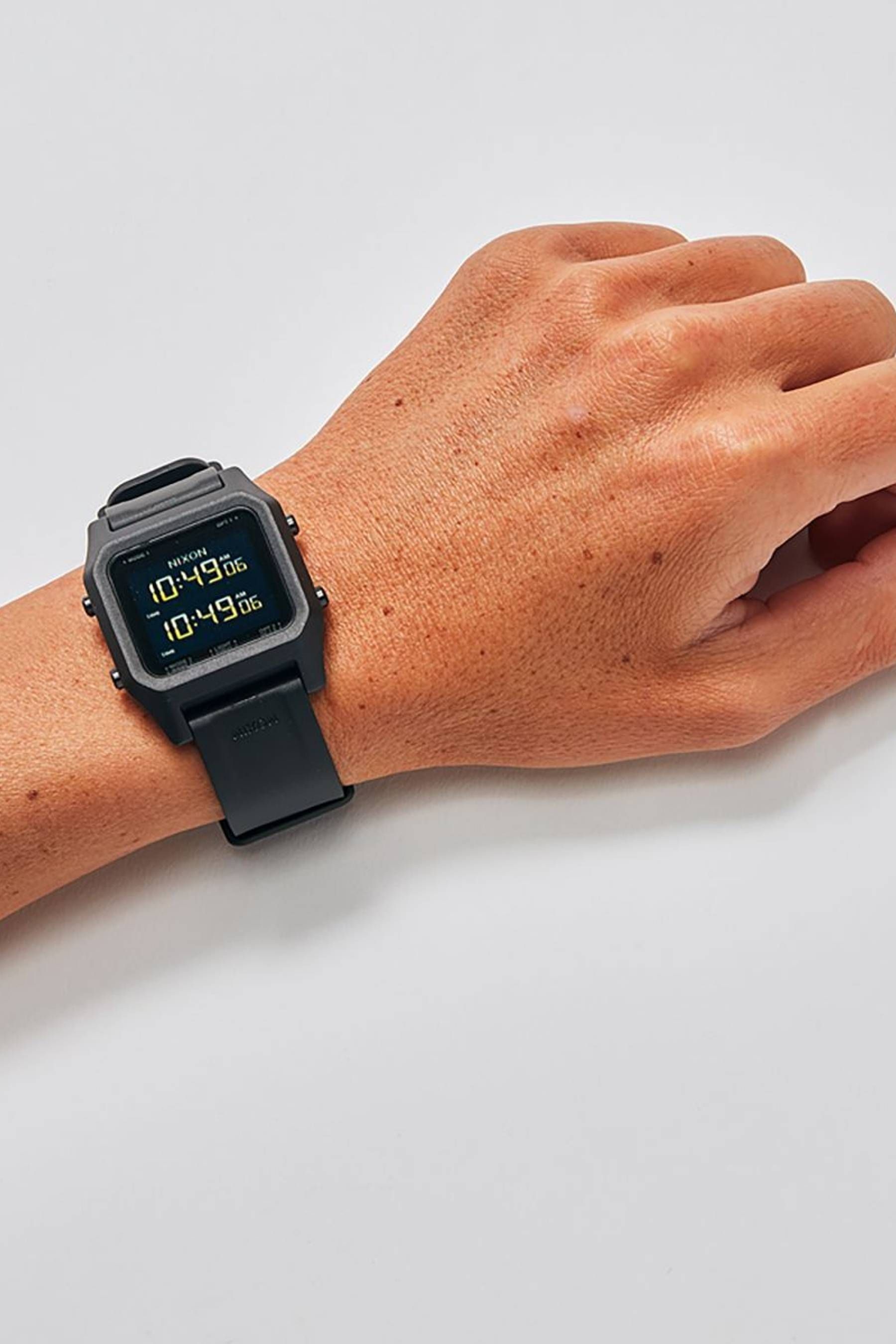 Staple watch nixon store