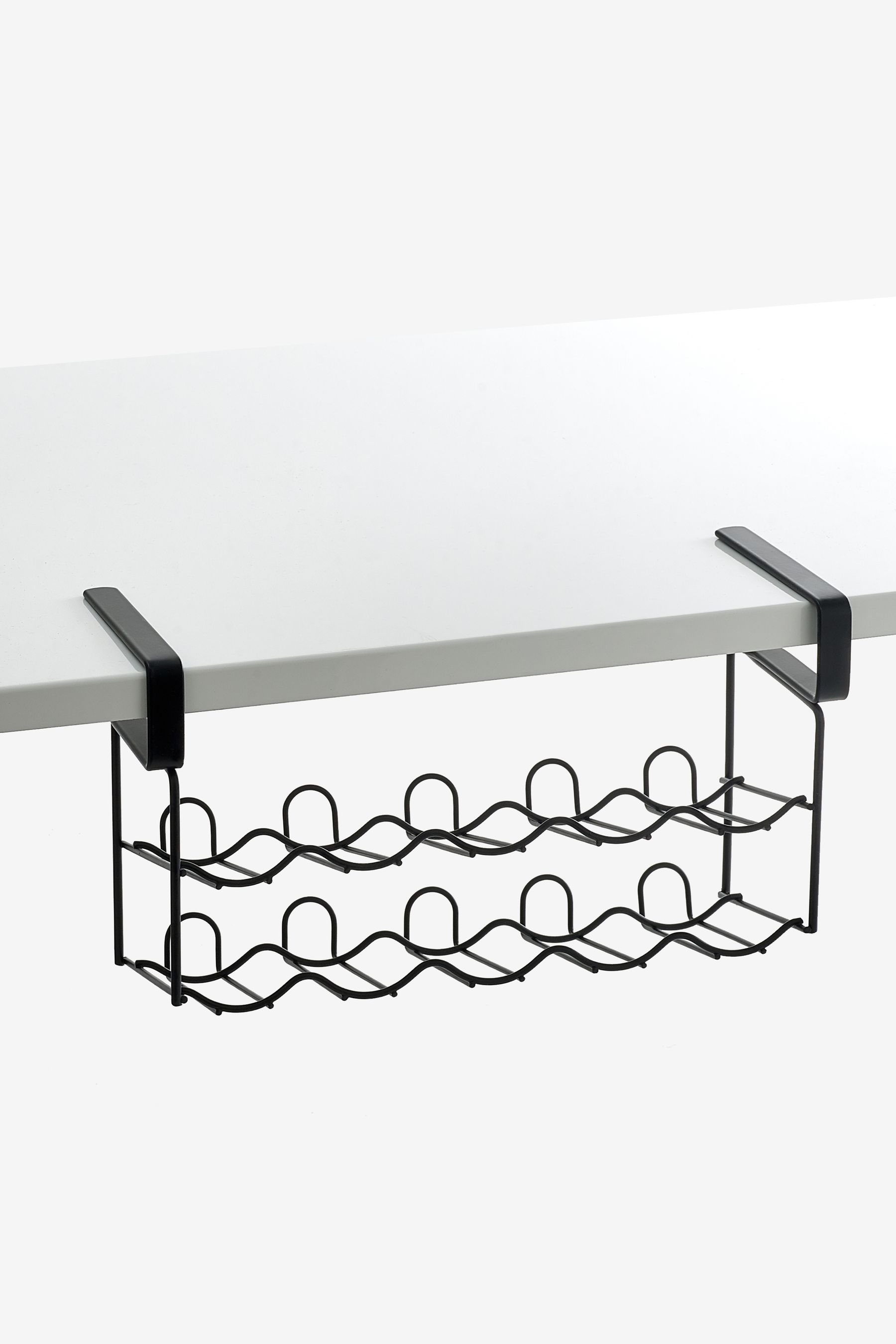 Under shelf outlet wire rack