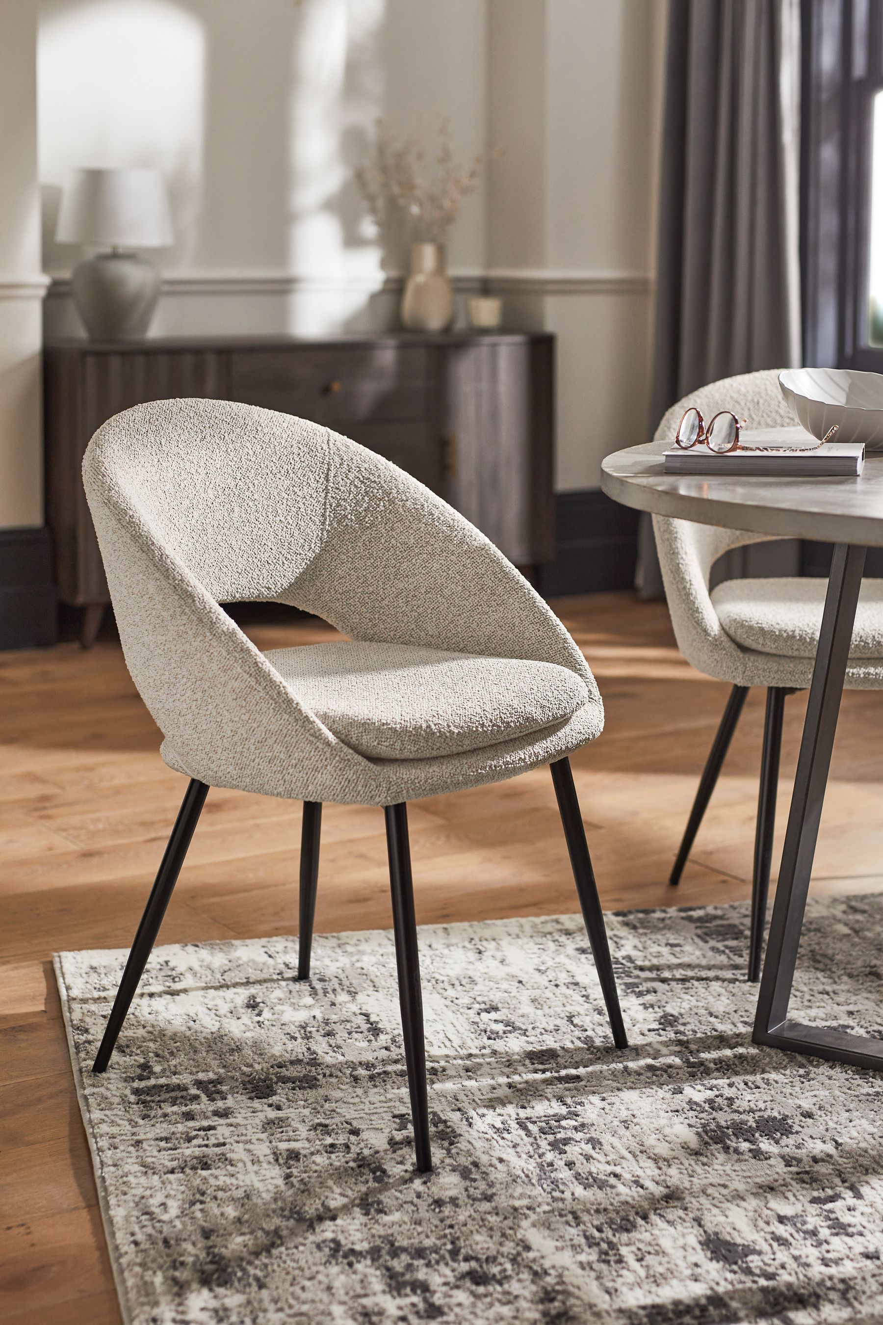 Set of 2 Casual Boucle Light Natural Hewitt Black Leg Dining Chairs