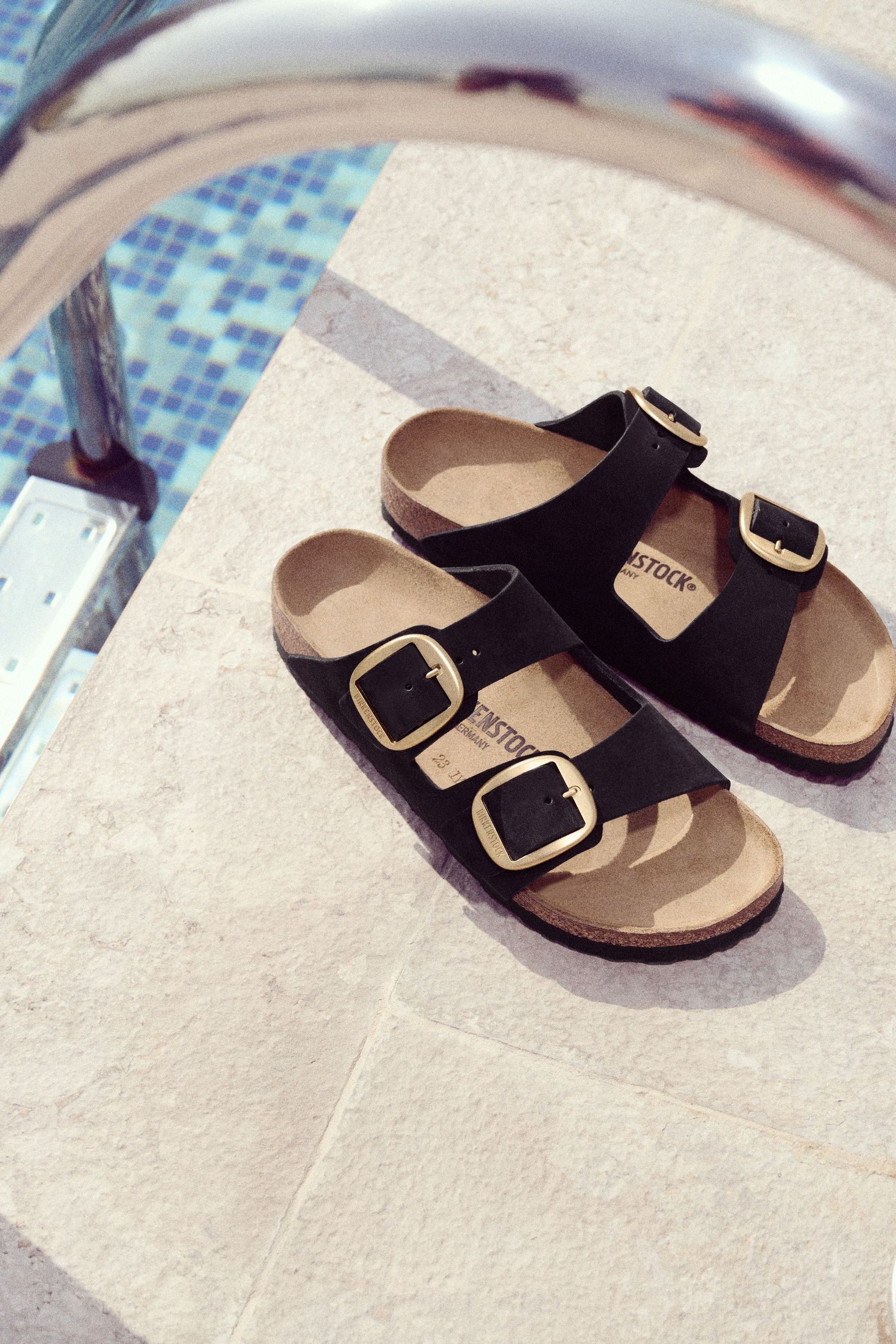 Gold hotsell buckle birkenstock