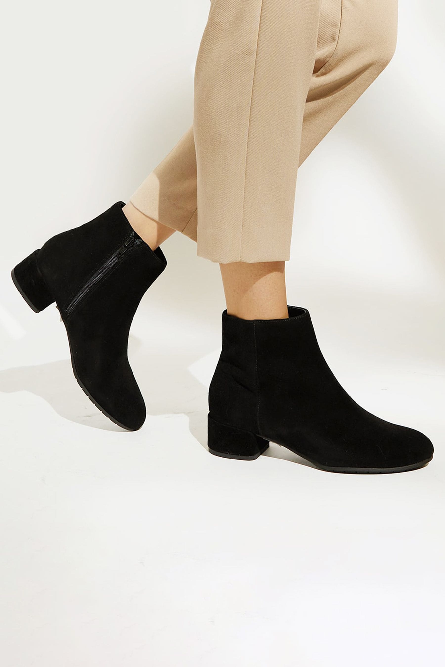 Chelsea boots 2025 women dune
