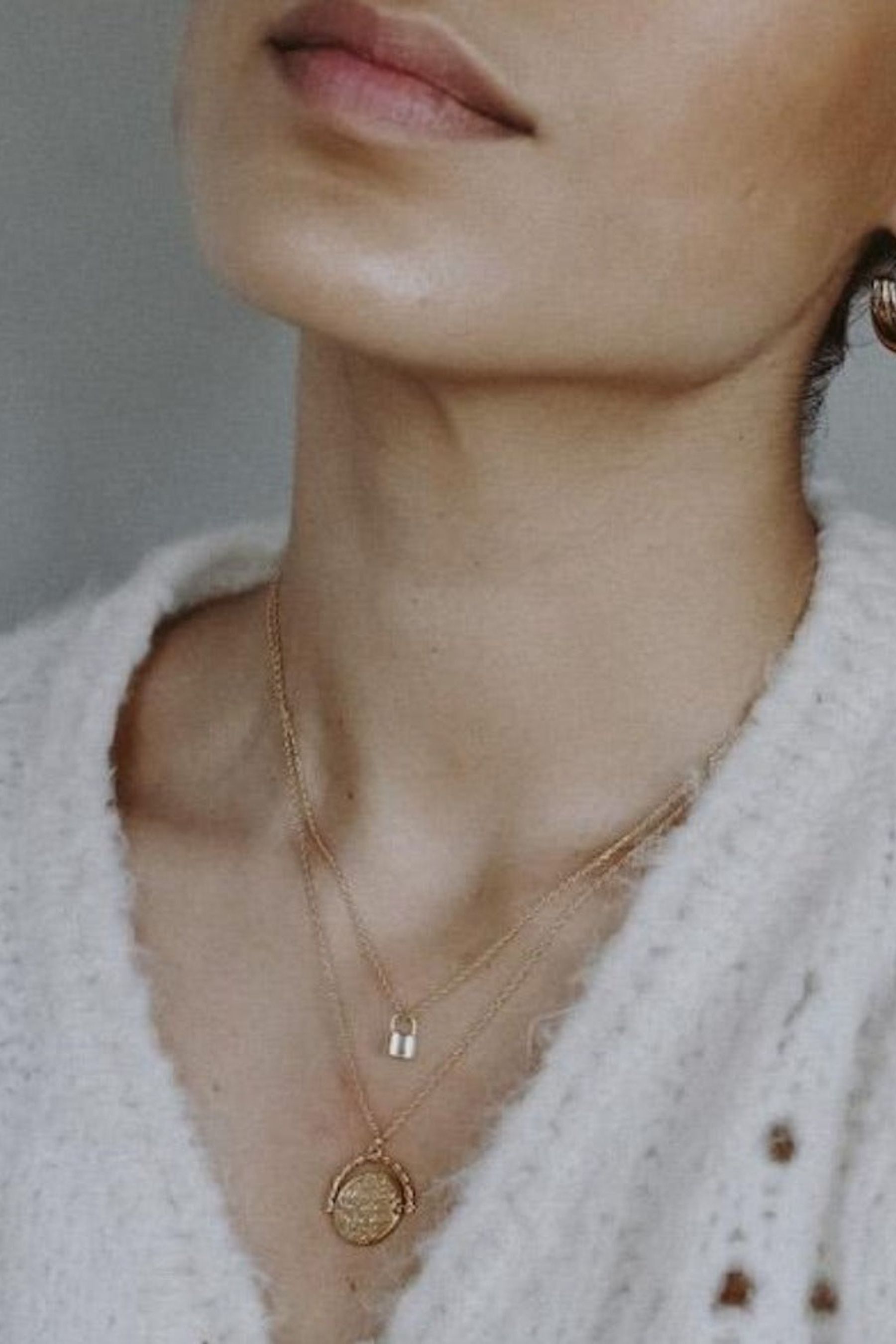 Coin spinner deals necklace